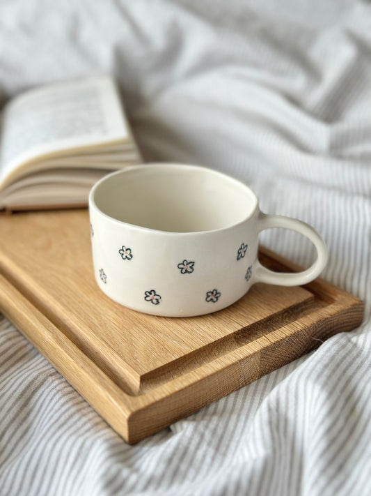 Kubek porcelanowy w kwiaty