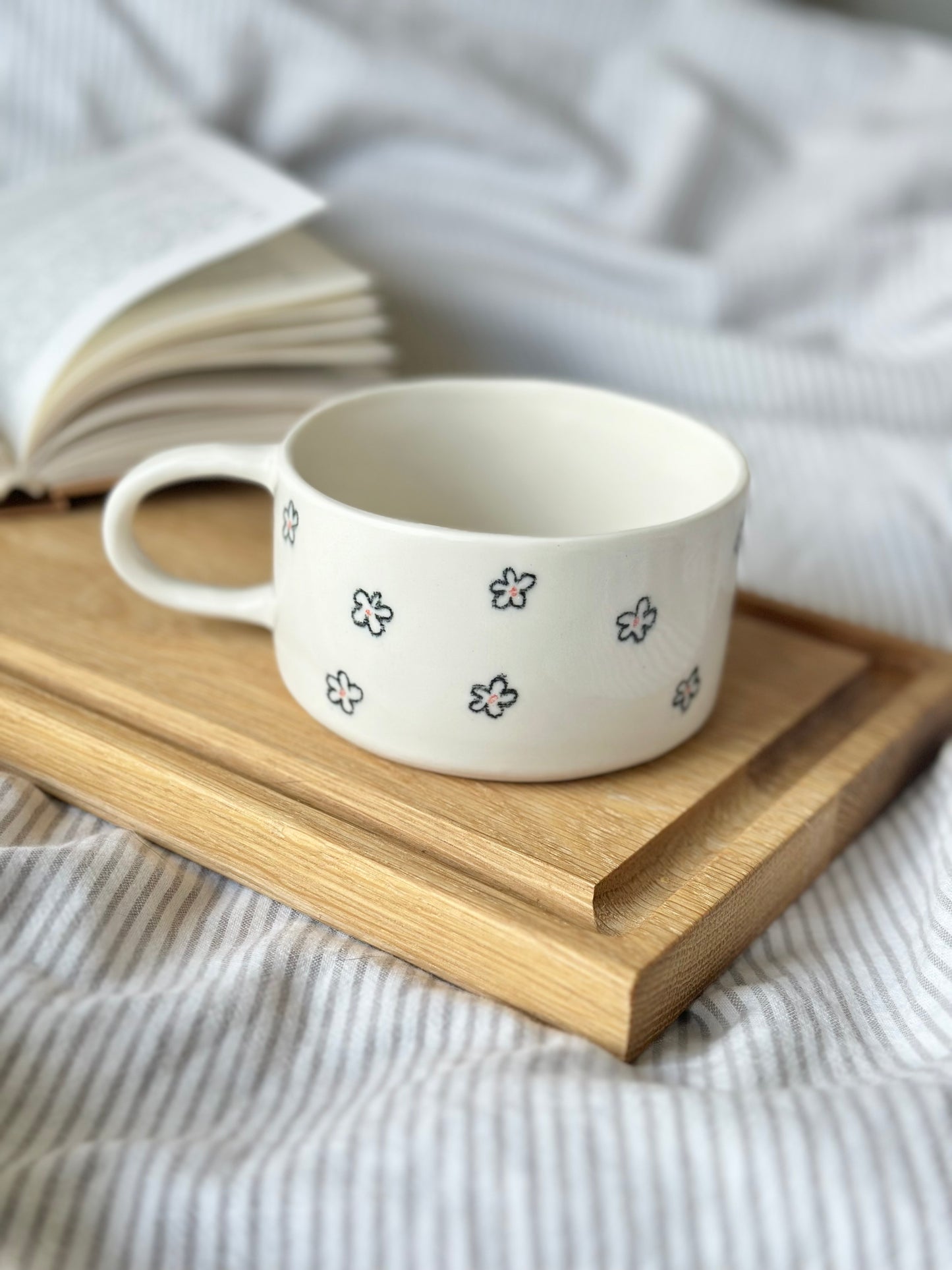 Kubek porcelanowy w kwiaty