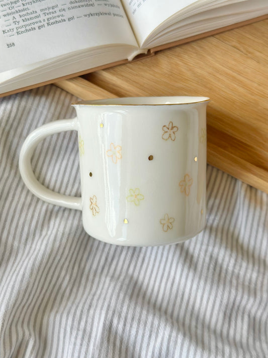 Kubek porcelanowy w kwiaty