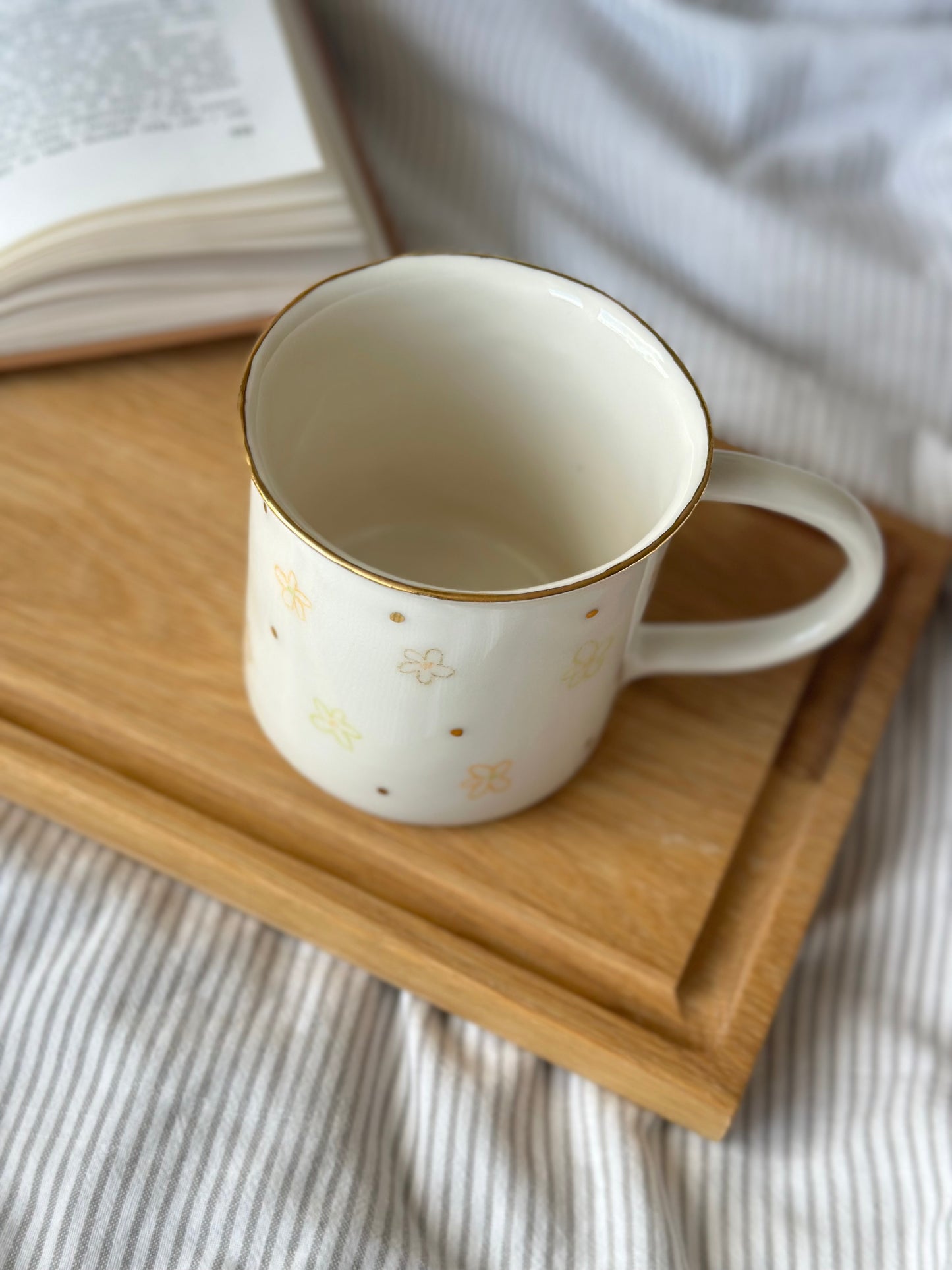 Kubek porcelanowy w kwiaty