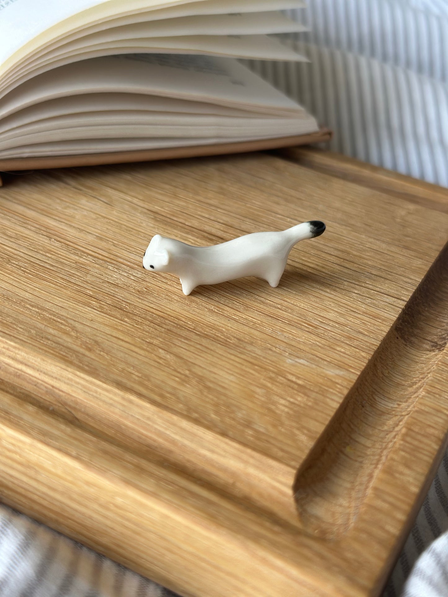 Figurka porcelanowa łasiczka/gronostaj