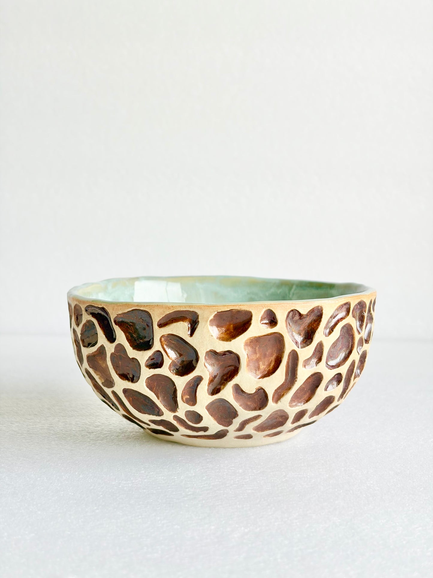 Grand bol en céramique, beige et vert