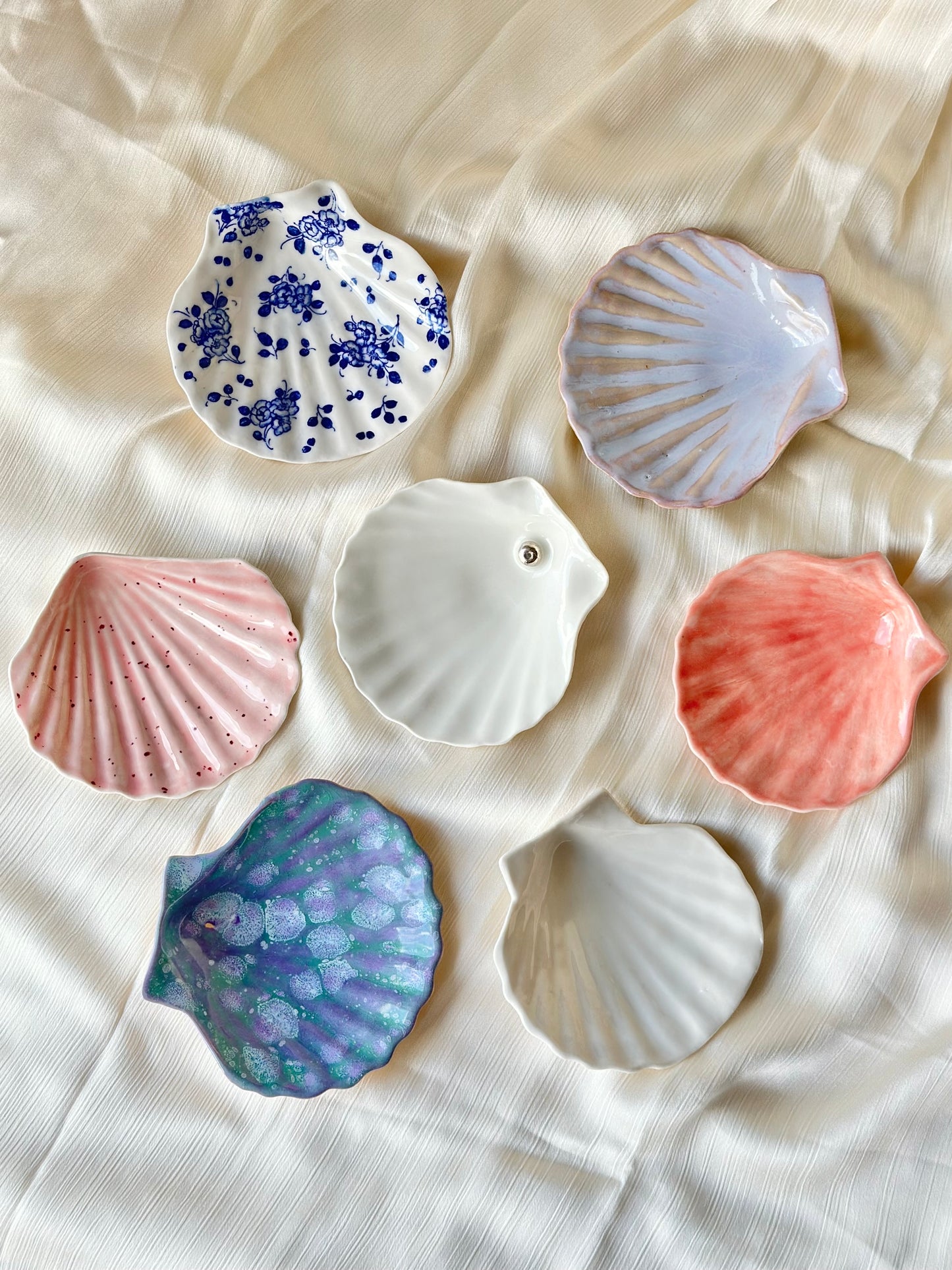 Muszla porcelanowa/ceramiczna podstawka na biżuterię