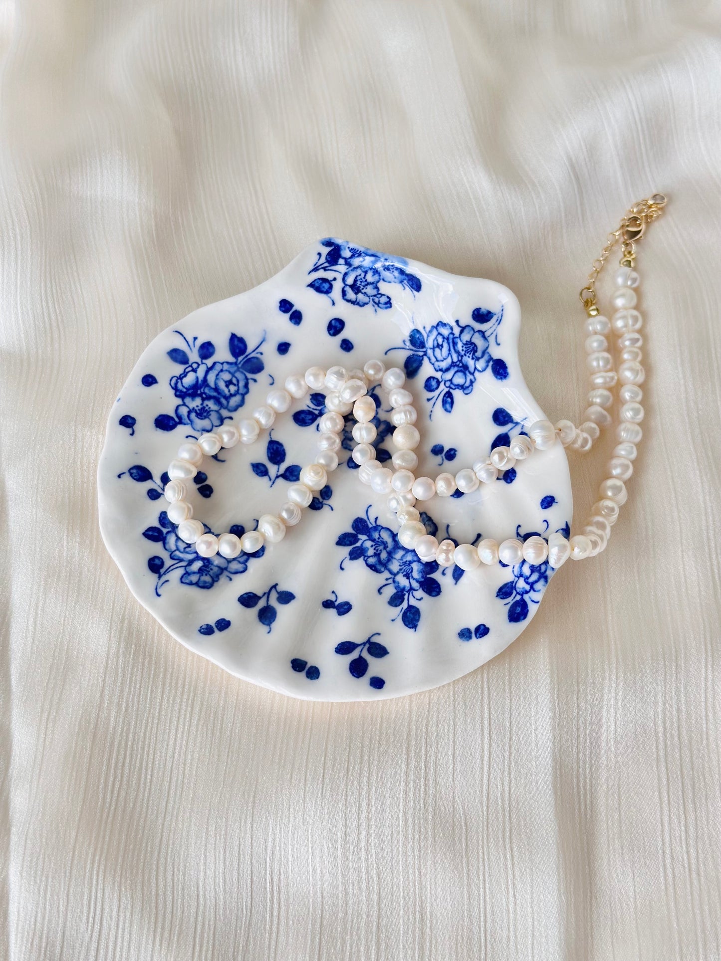 Muszla porcelanowa/ceramiczna podstawka na biżuterię
