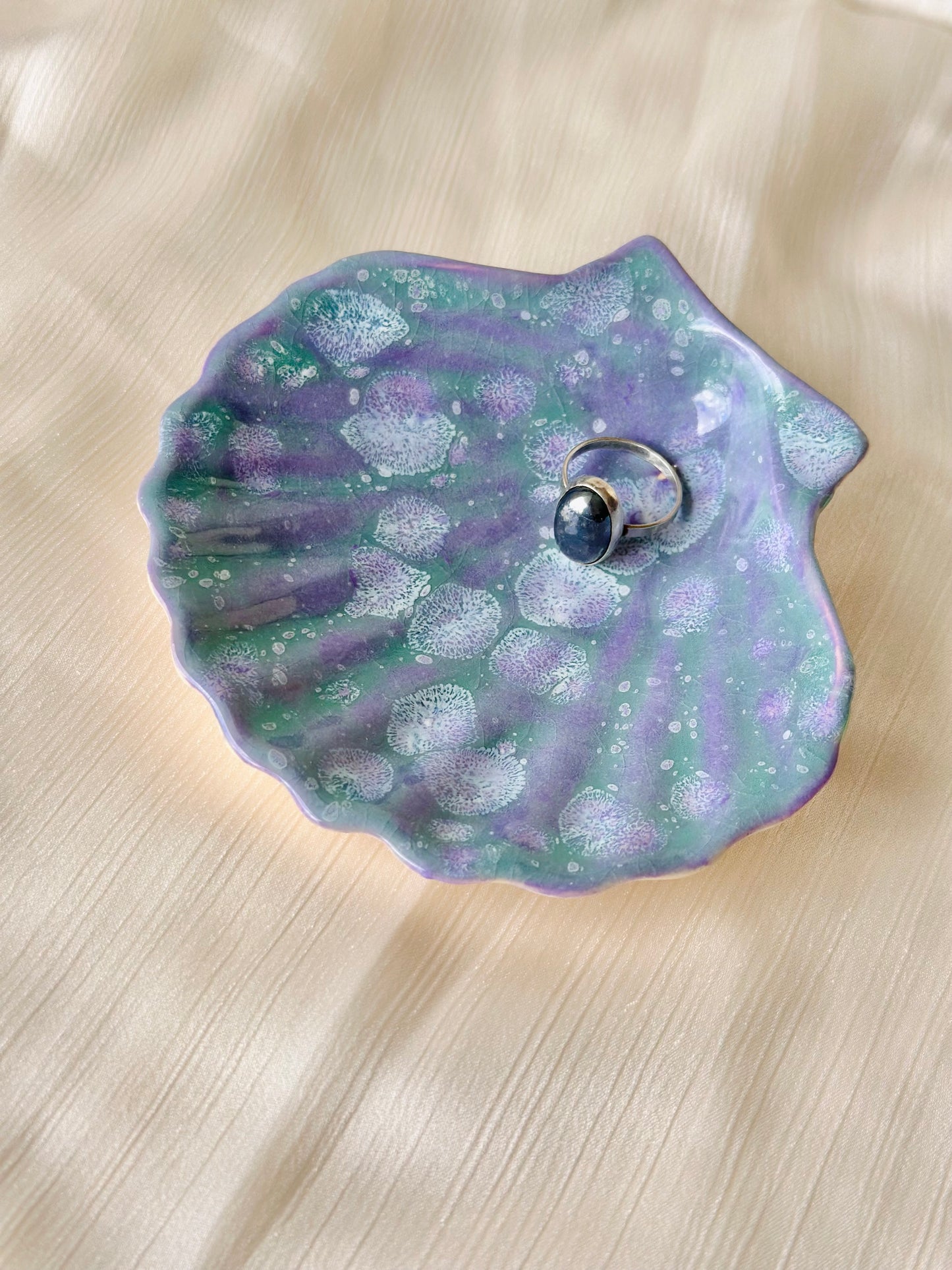 Muszla porcelanowa/ceramiczna podstawka na biżuterię