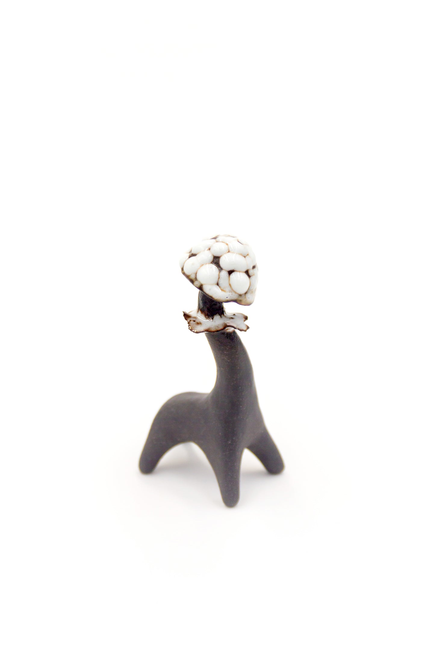 Champignons en céramique noir et blanc