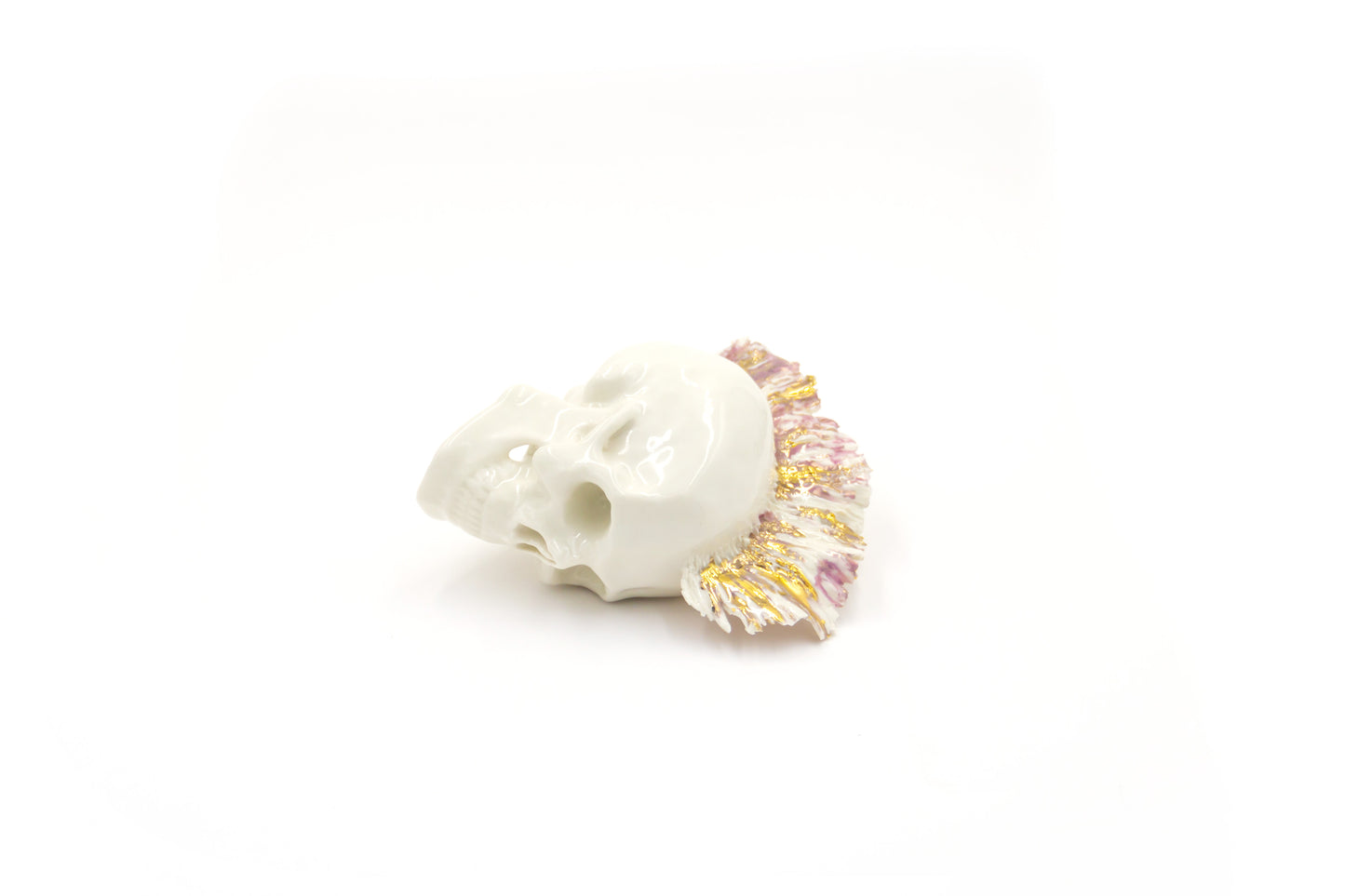 Czaszka porcelanowa z irokezem ze złoceniem