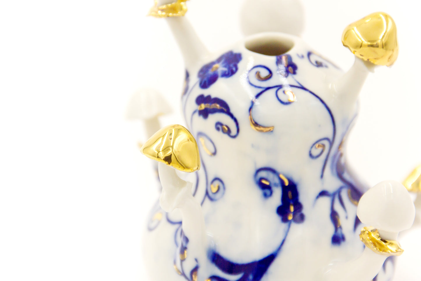 Wazonik porcelanowy ze złoceniem