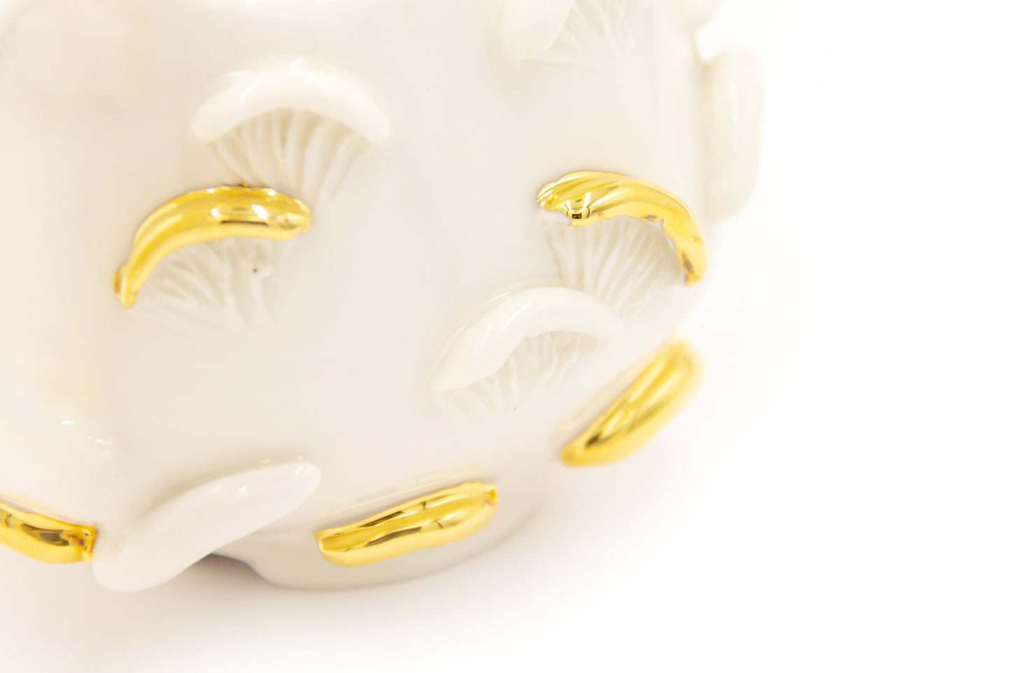 Kubek porcelanowy ze złoceniem