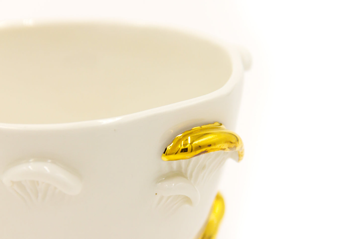 Kubek porcelanowy ze złoceniem