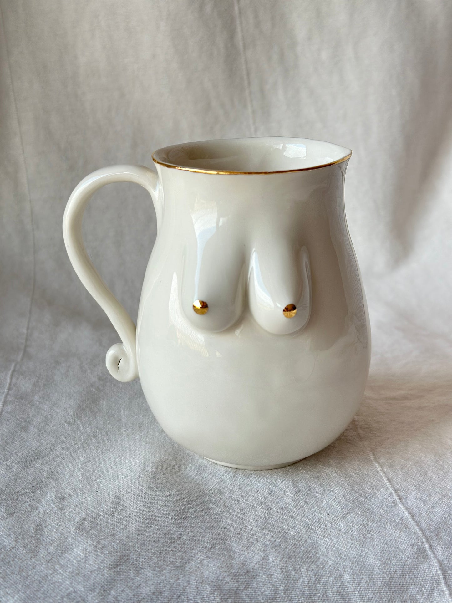 Kubek porcelanowy złocony z cyckami