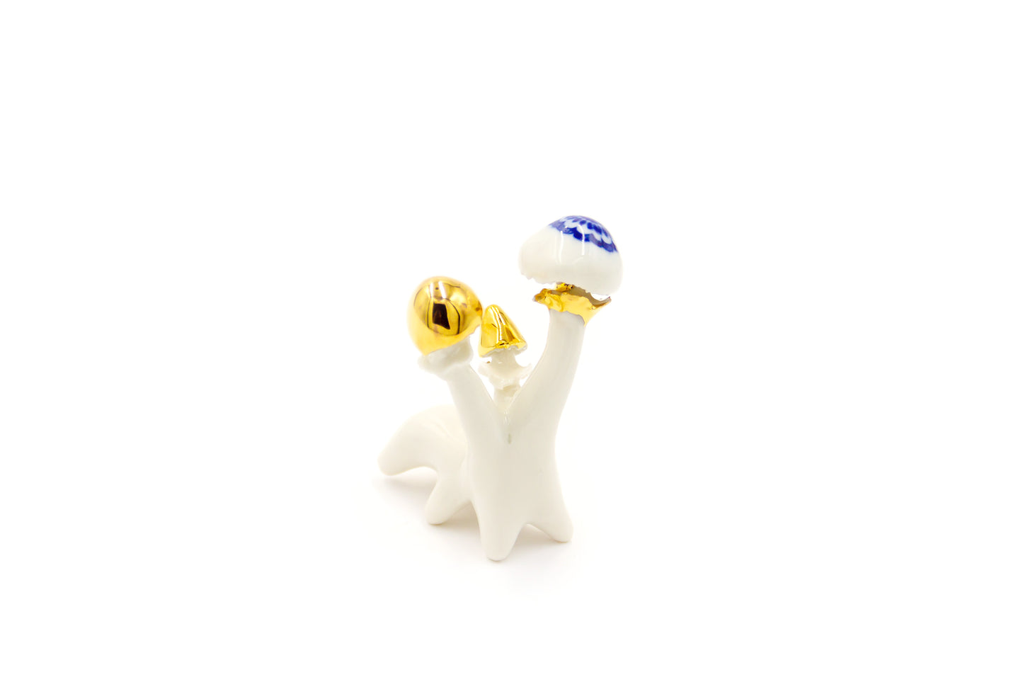 Champignons en porcelaine dorés