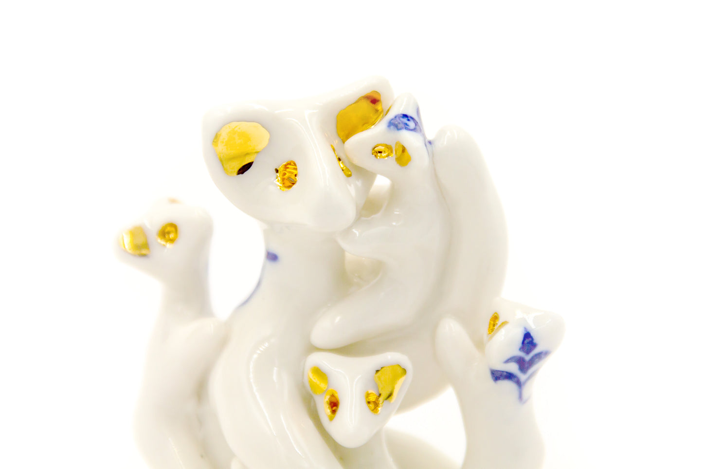 Rodzina werlingów duża, rzeźba porcelanowa ze złoceniem