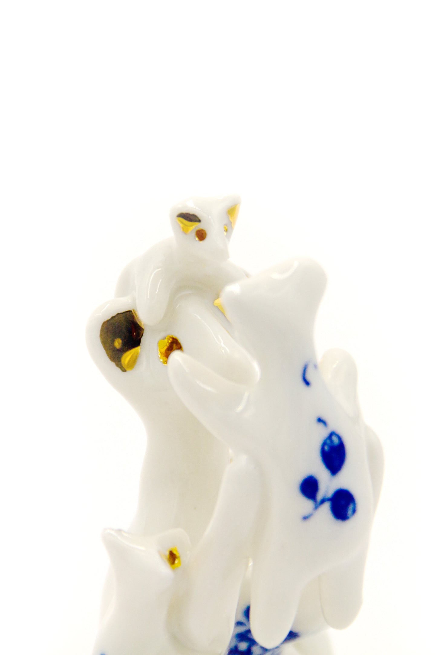 Rodzina werlingów duża, rzeźba porcelanowa ze złoceniem