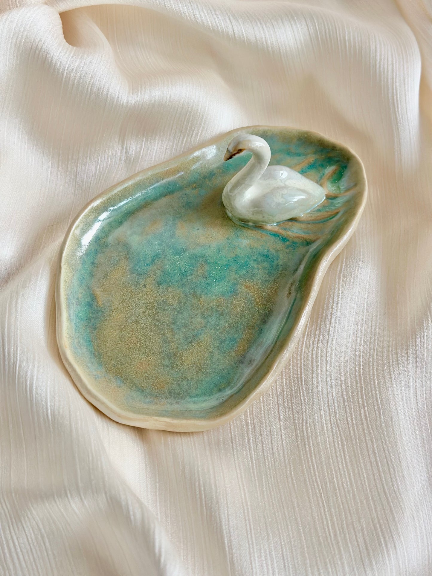 Podstawka na biżuterię z łabędziem