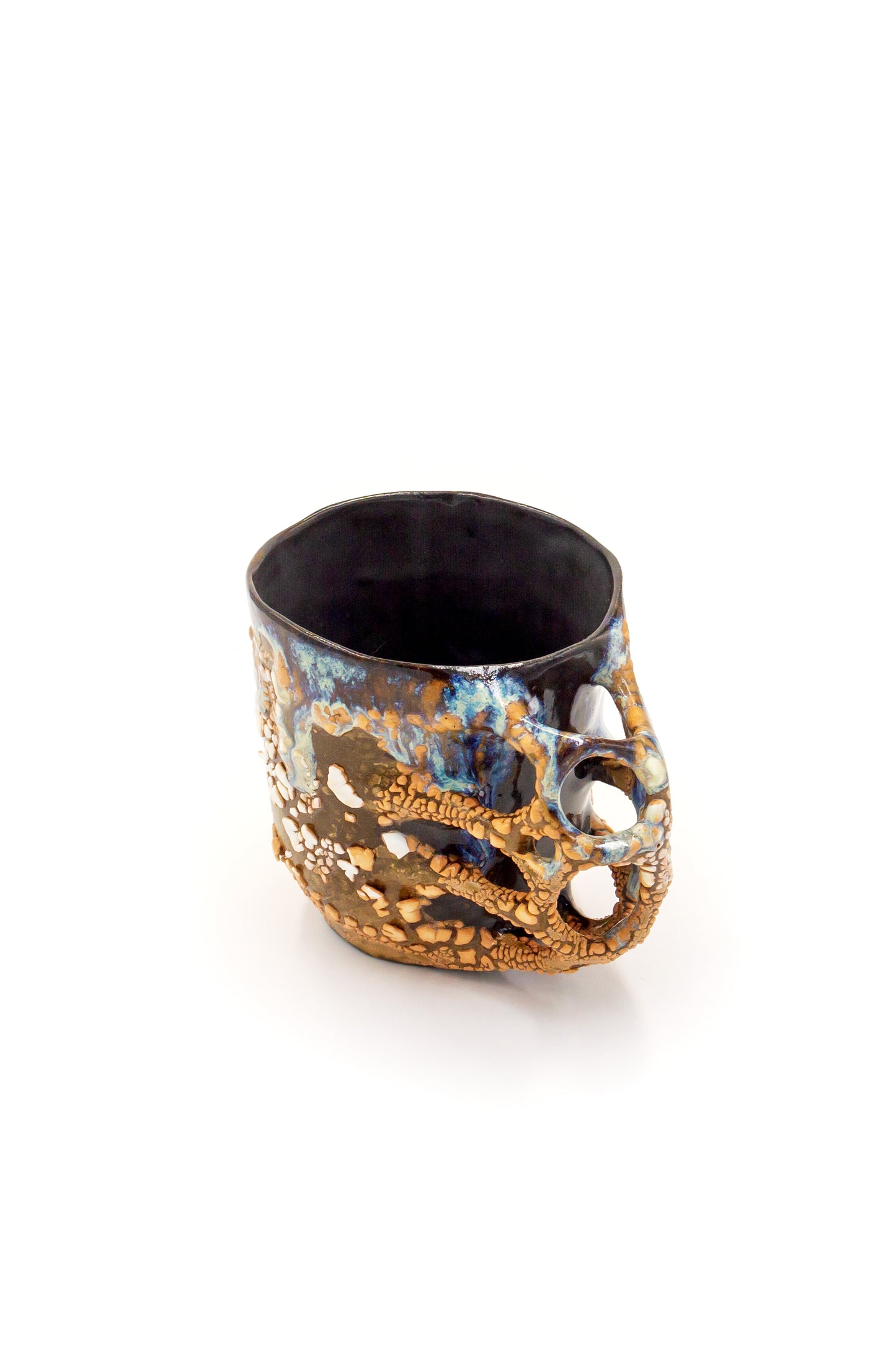 Kubek ceramiczny w kolorze czarno-brązowym