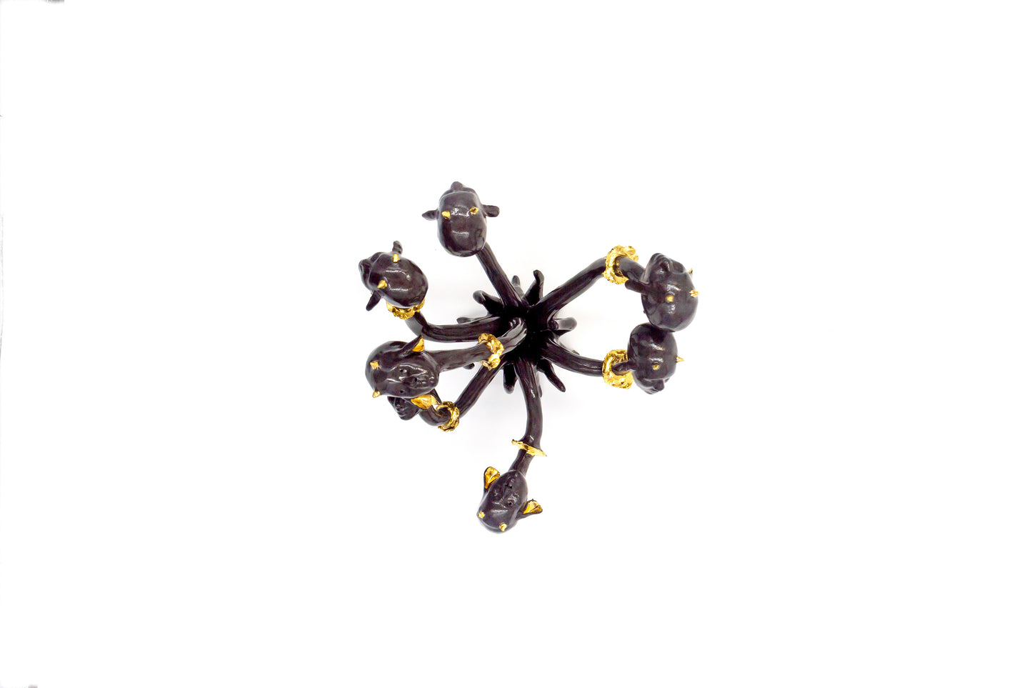 Istota «Charlotte» wielogłowa, rzeźba ceramiczna ze złoceniem.