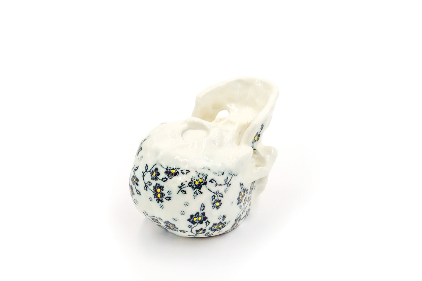 Czaszka-szkatułka porcelanowa ze wzorem