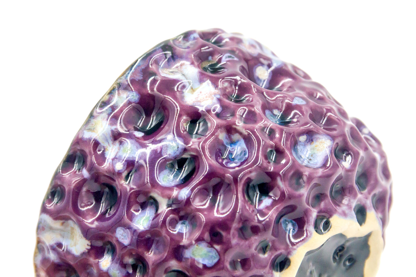 Tasse en céramique noire et violette