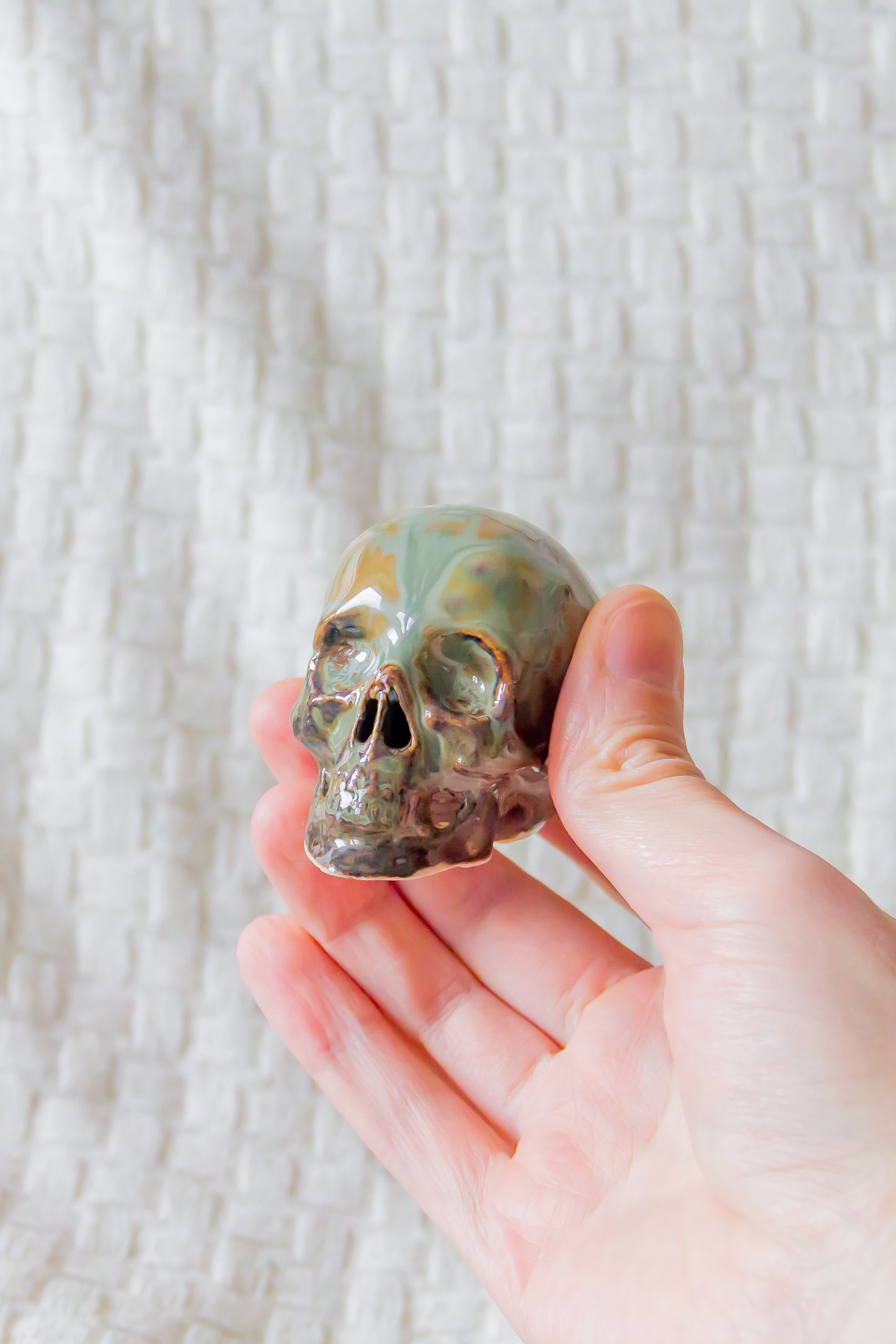 Czaszka ceramiczna mini zielono-brązowa