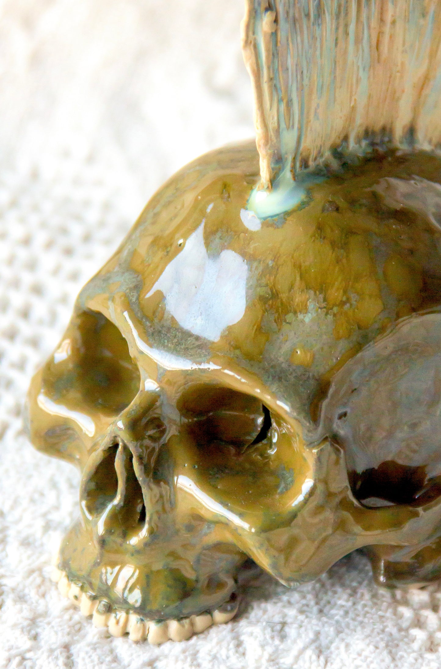 Czaszka ceramiczna z irokezem