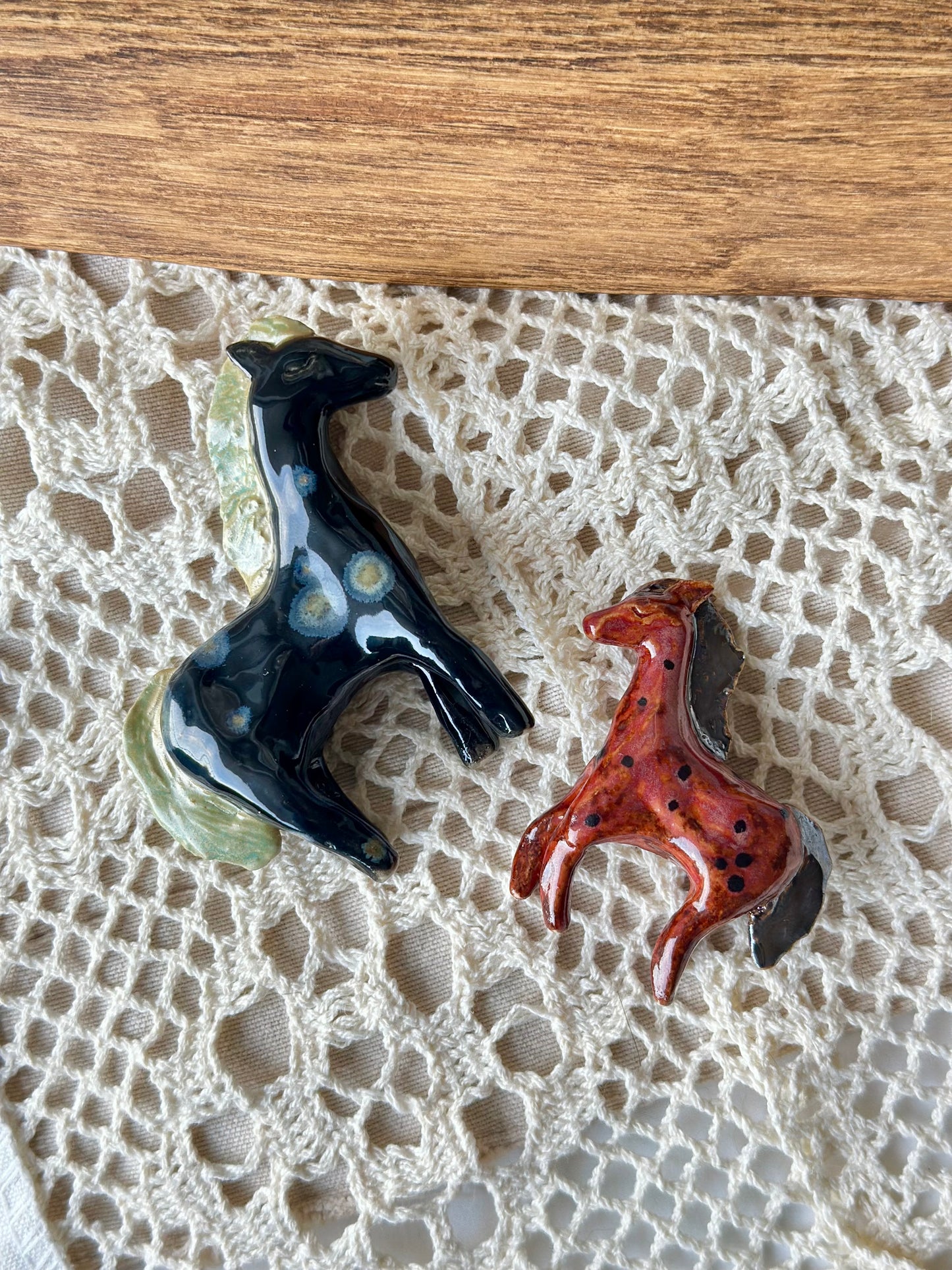 Figurka konik ceramiczny