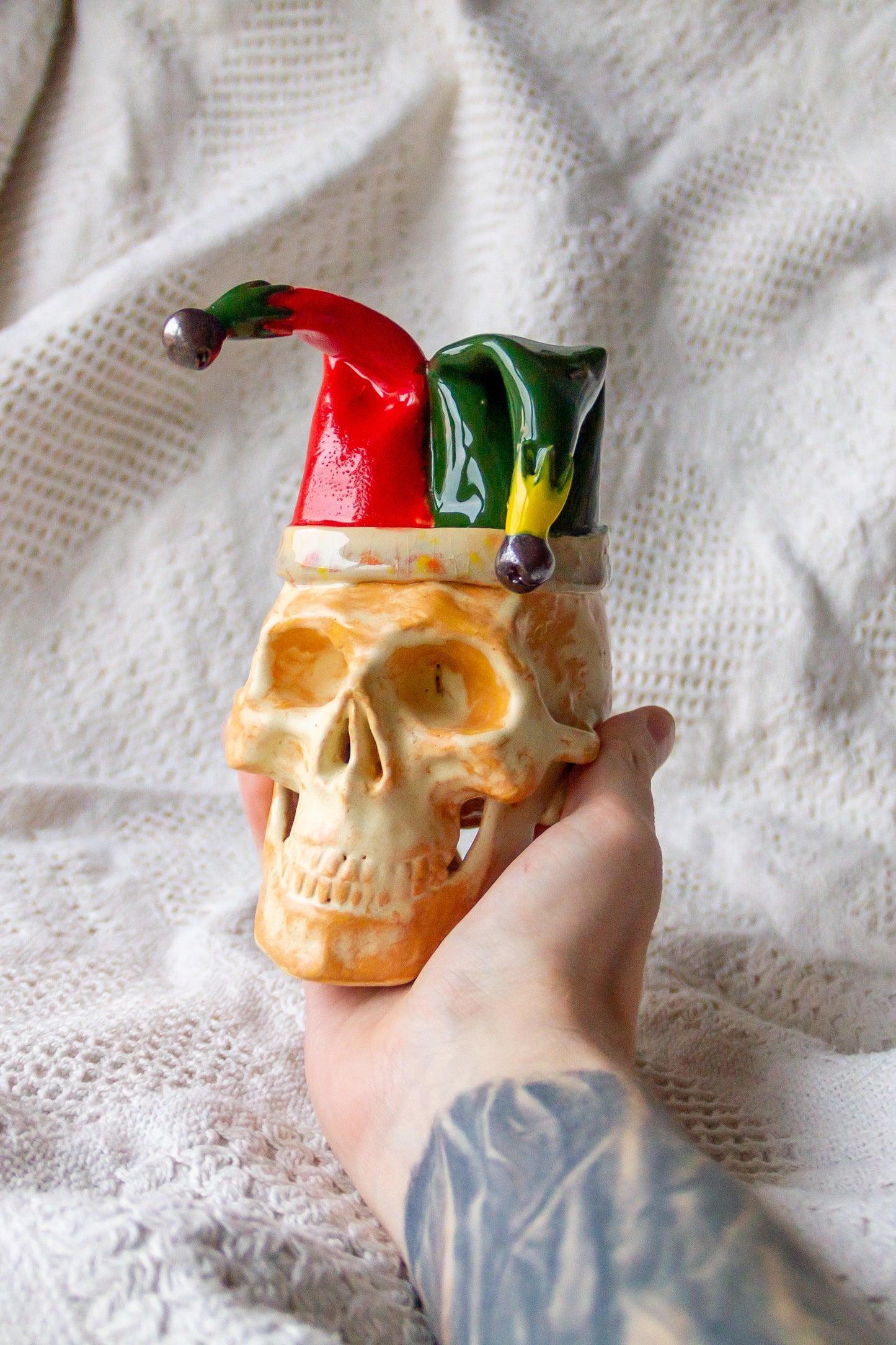 Czaszka z czapką błazna