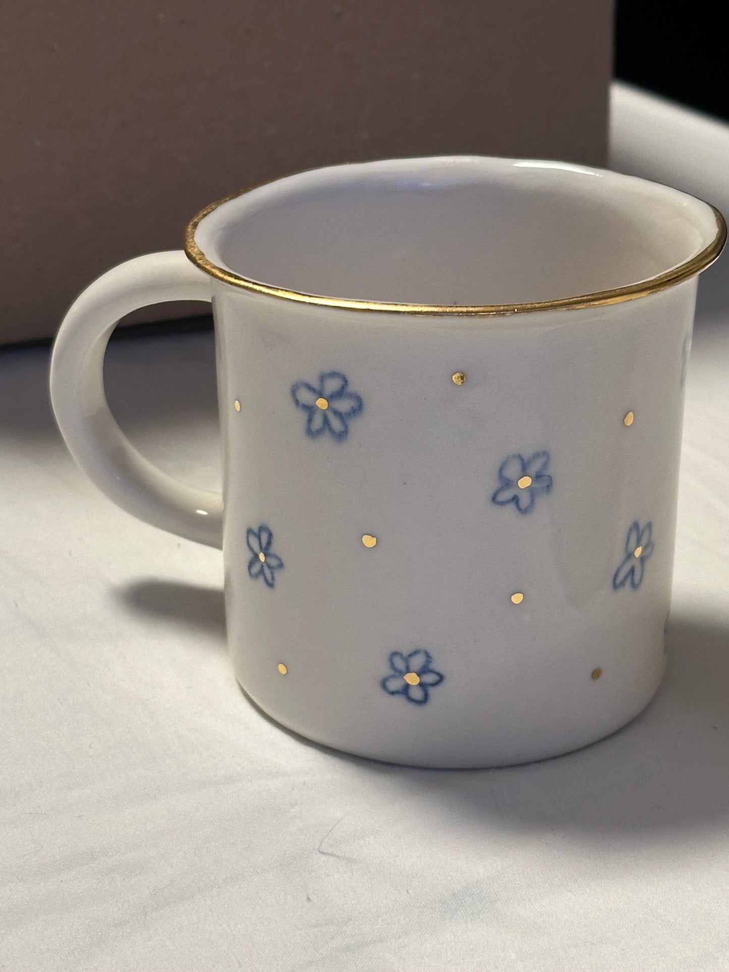 Kubek porcelanowy w kwiaty