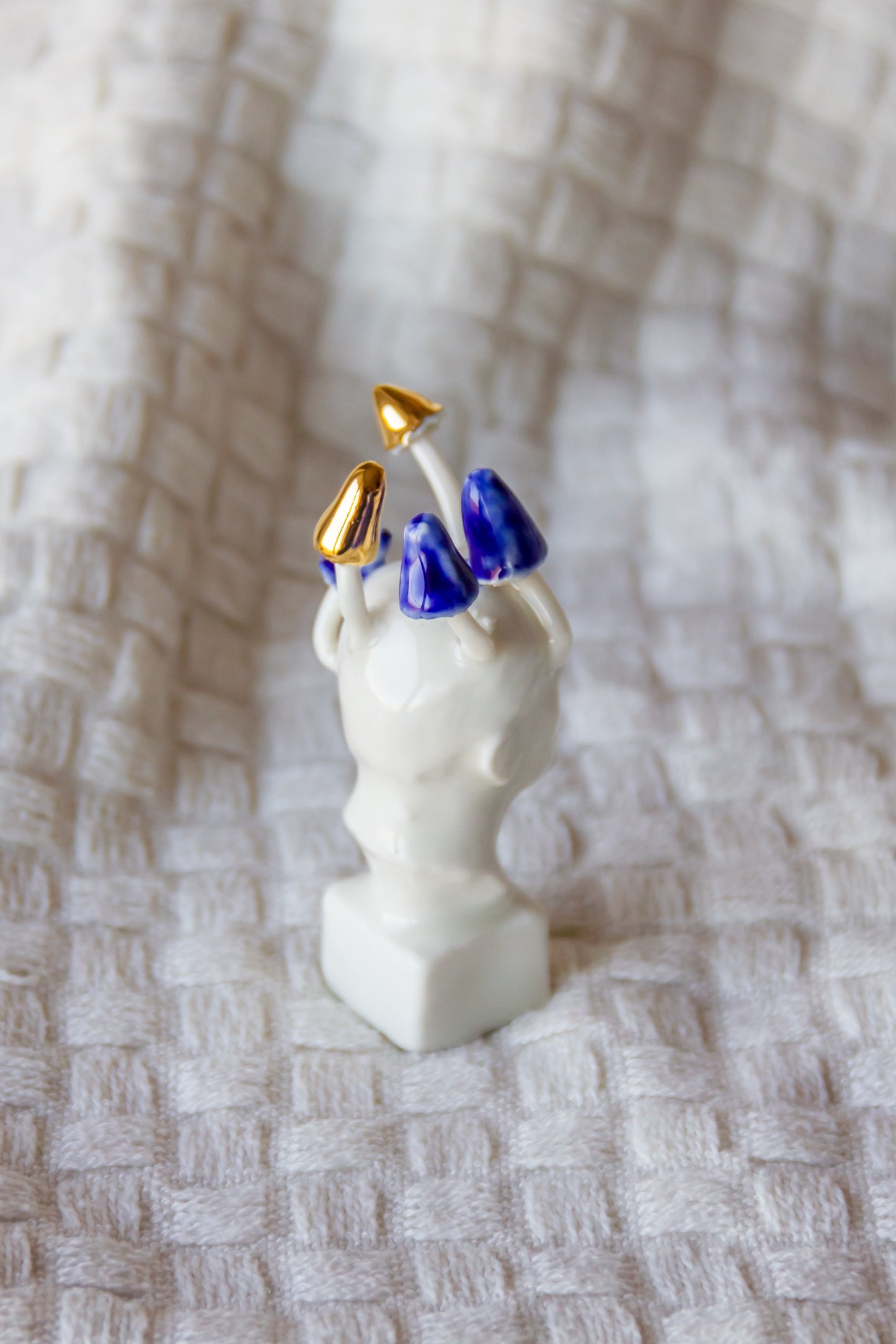 Mini crâne en céramique marron