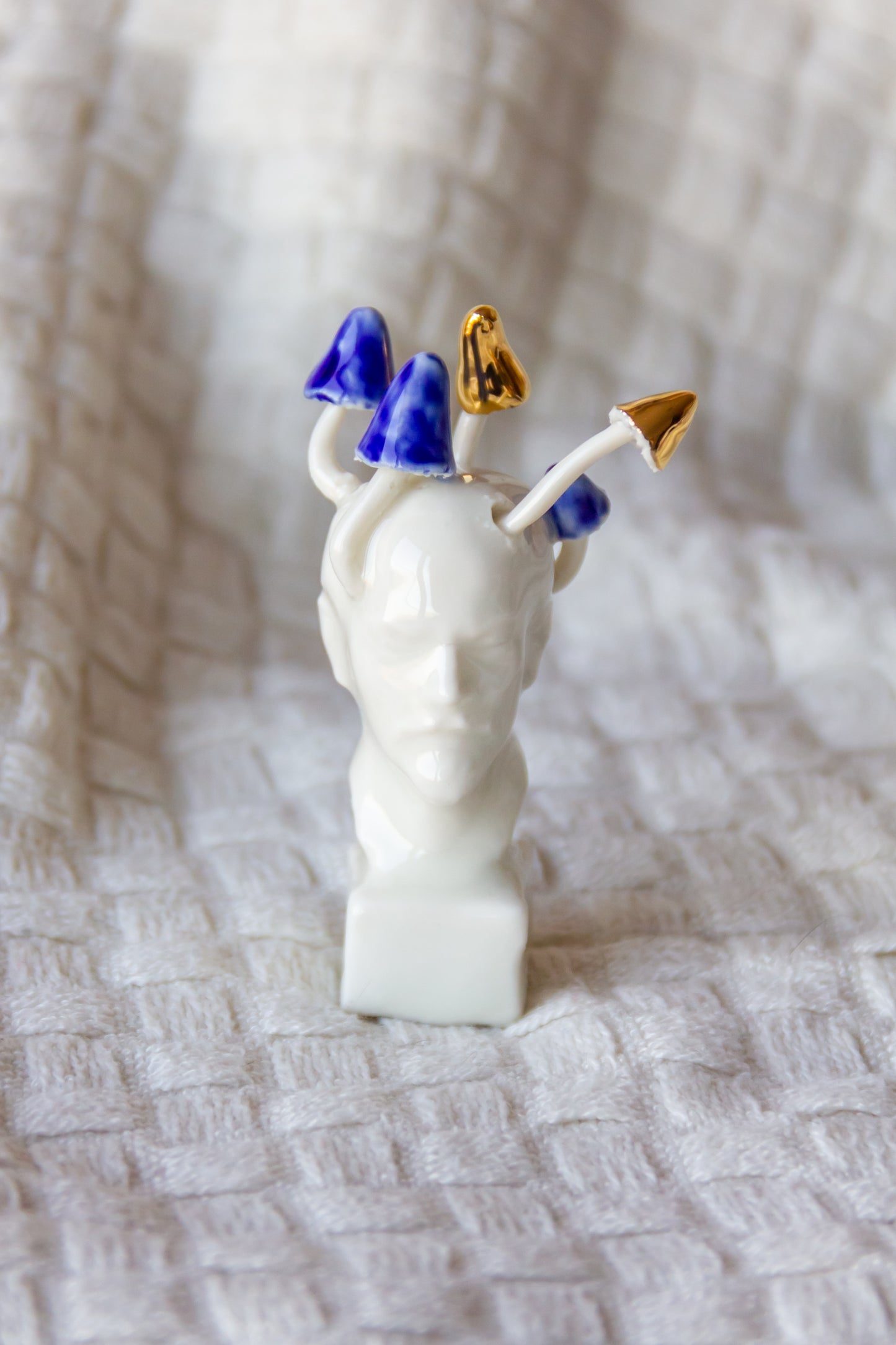 Mini crâne en céramique marron