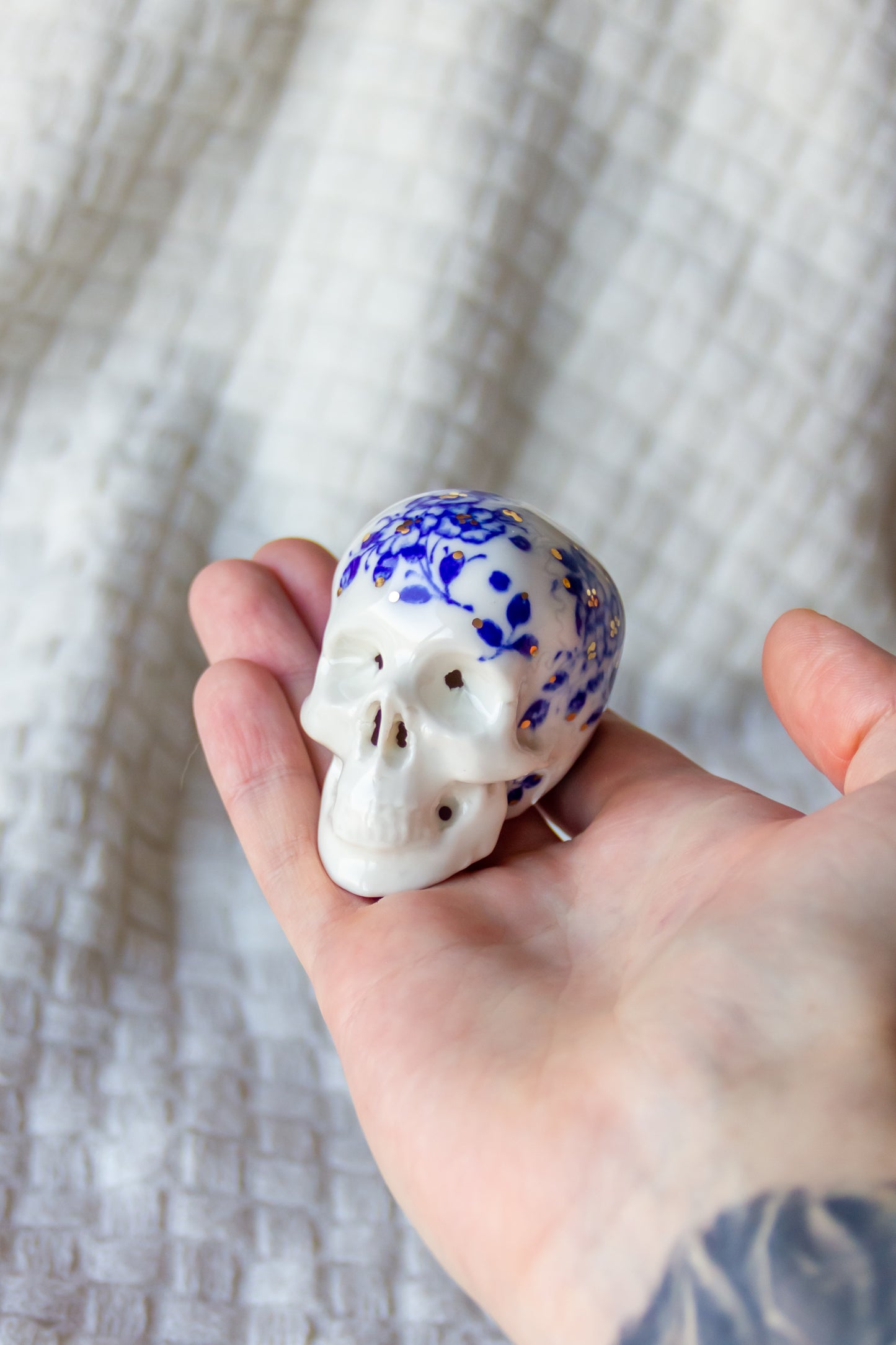 Czaszka porcelanowa mini ze złoceniem