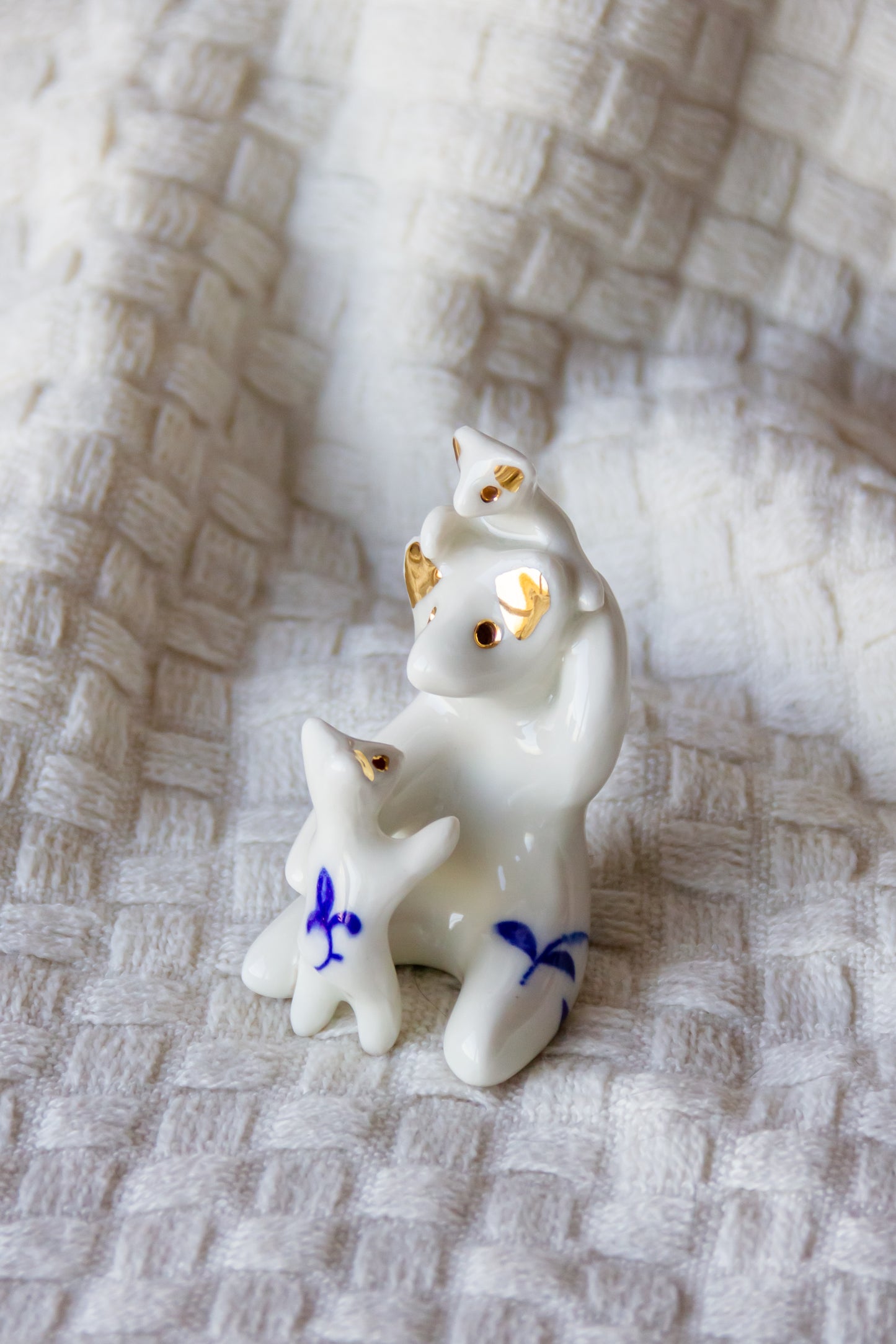 Rodzina werlingów, rzeźba porcelanowa ze złoceniem