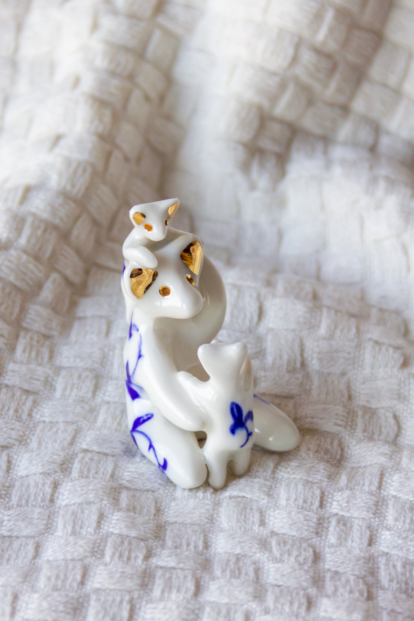 Rodzina werlingów, rzeźba porcelanowa ze złoceniem
