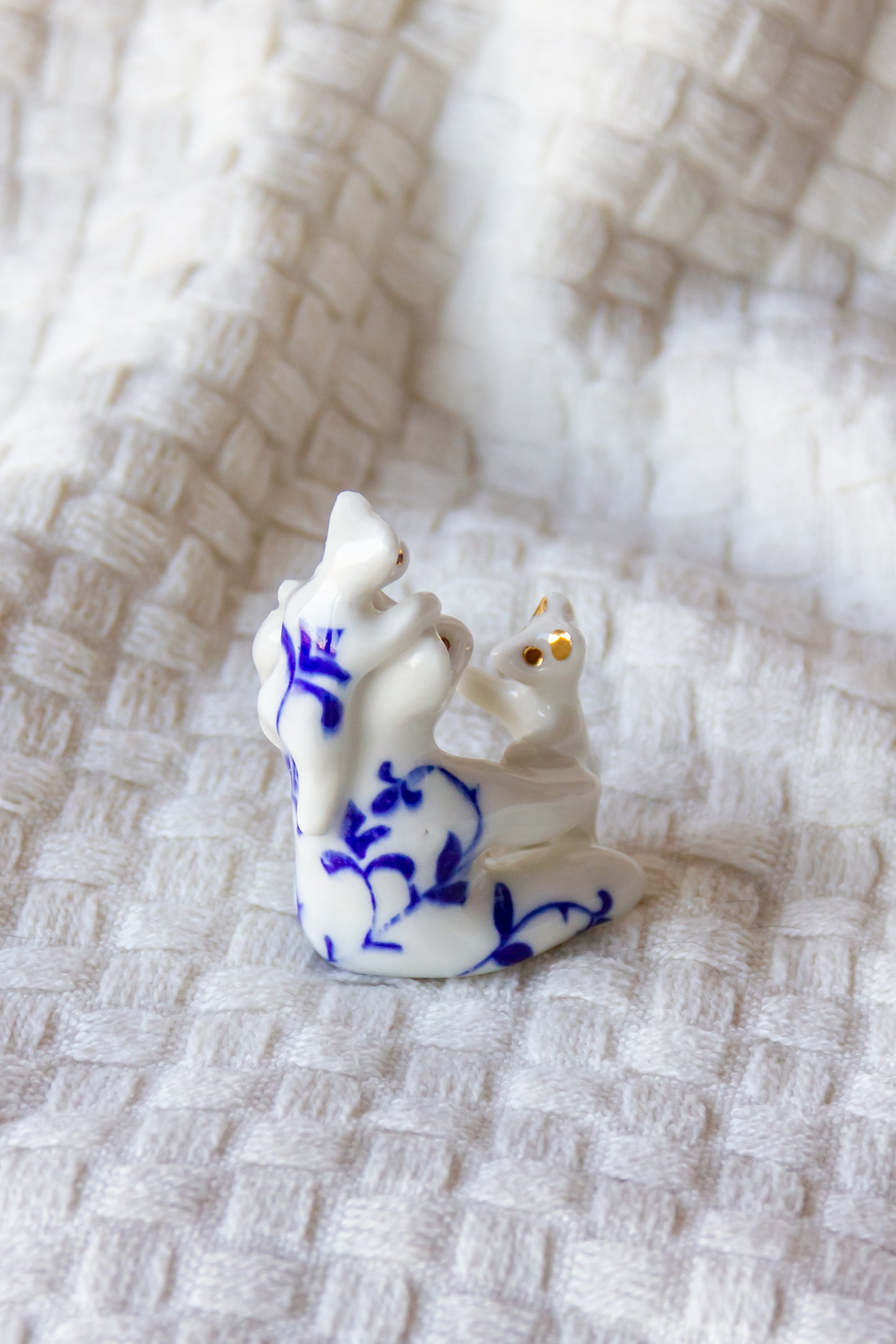 Rodzina werlingów, rzeźba porcelanowa ze złoceniem