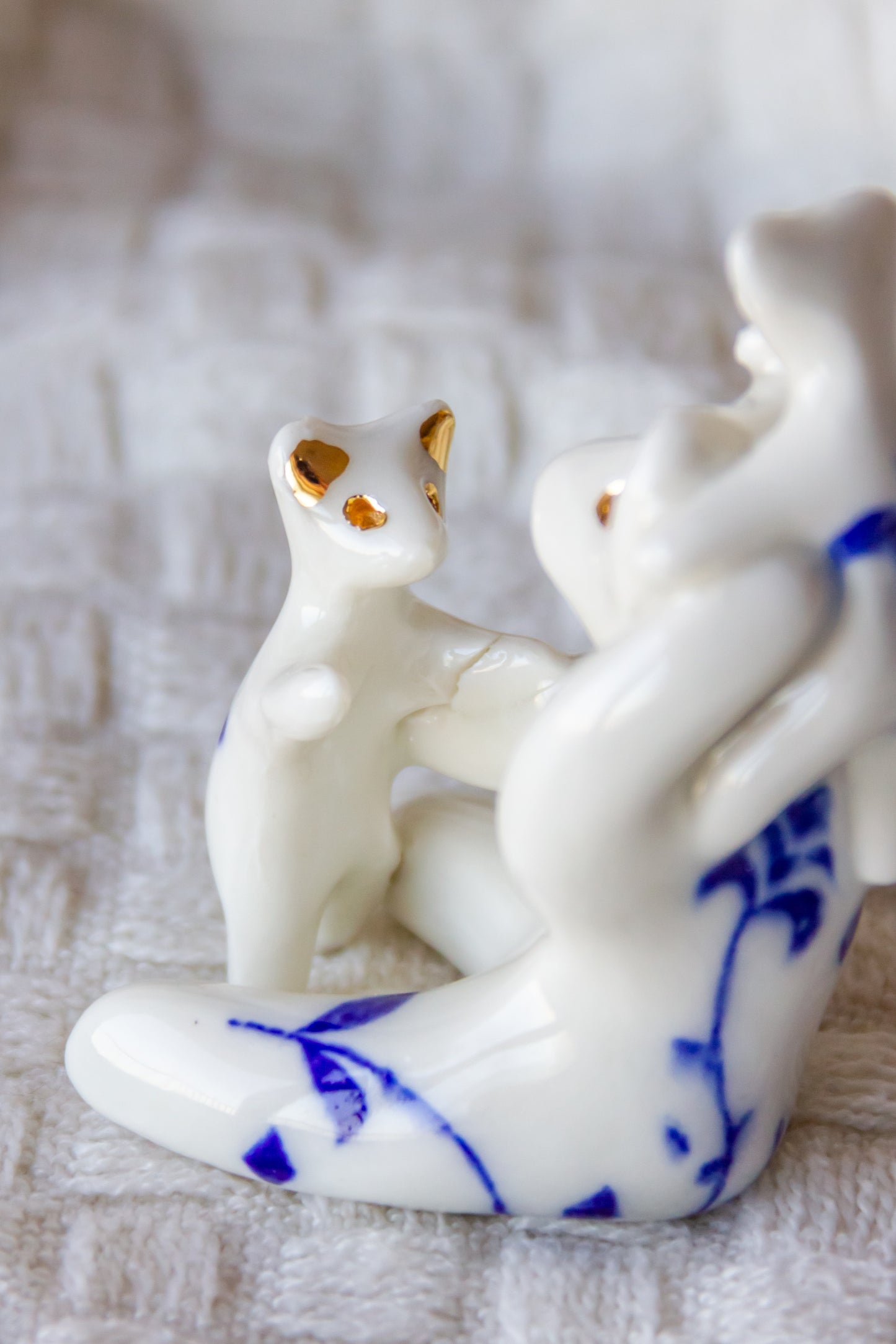 Rodzina werlingów, rzeźba porcelanowa ze złoceniem