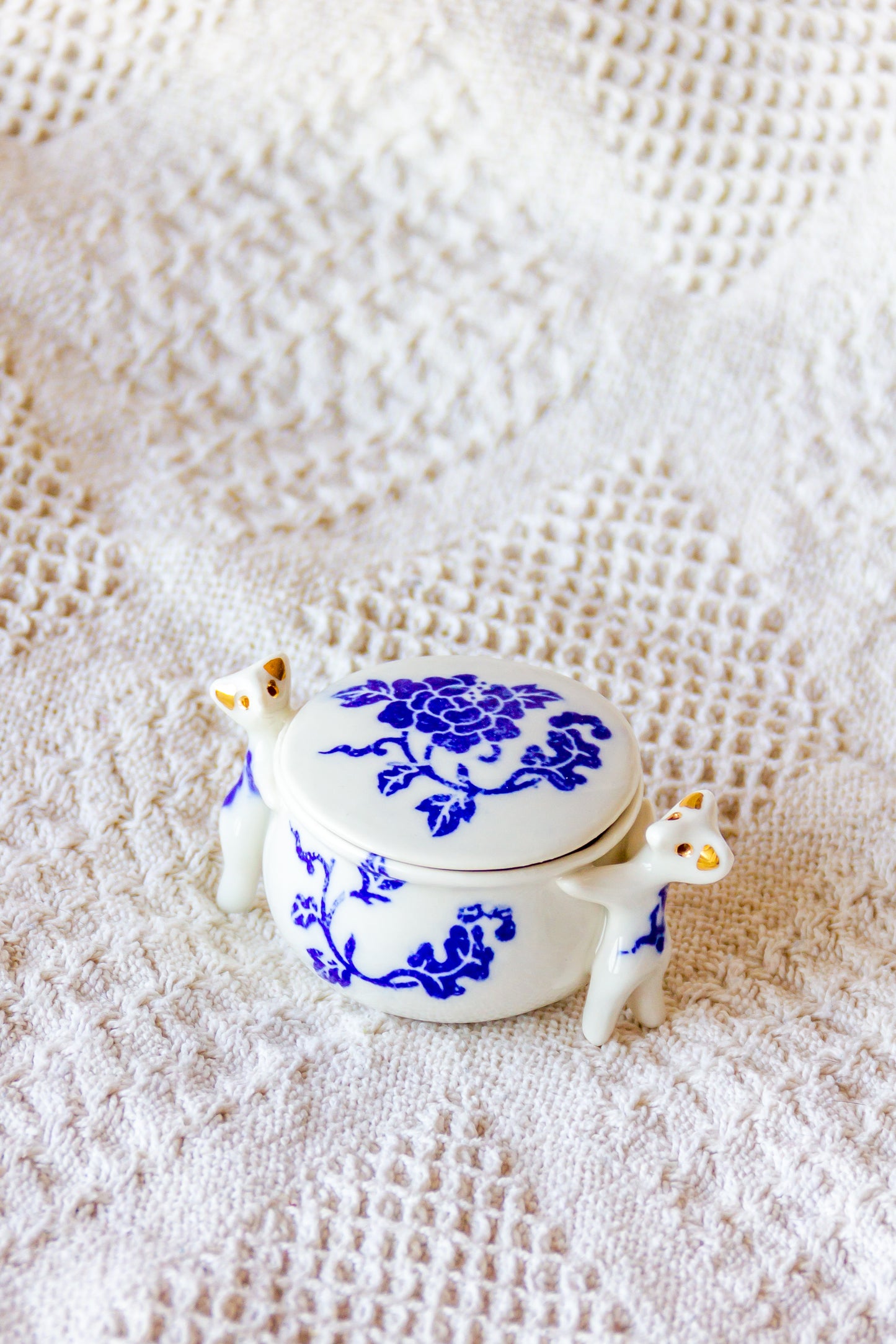 Szkatułka porcelanowa z werlingami mini