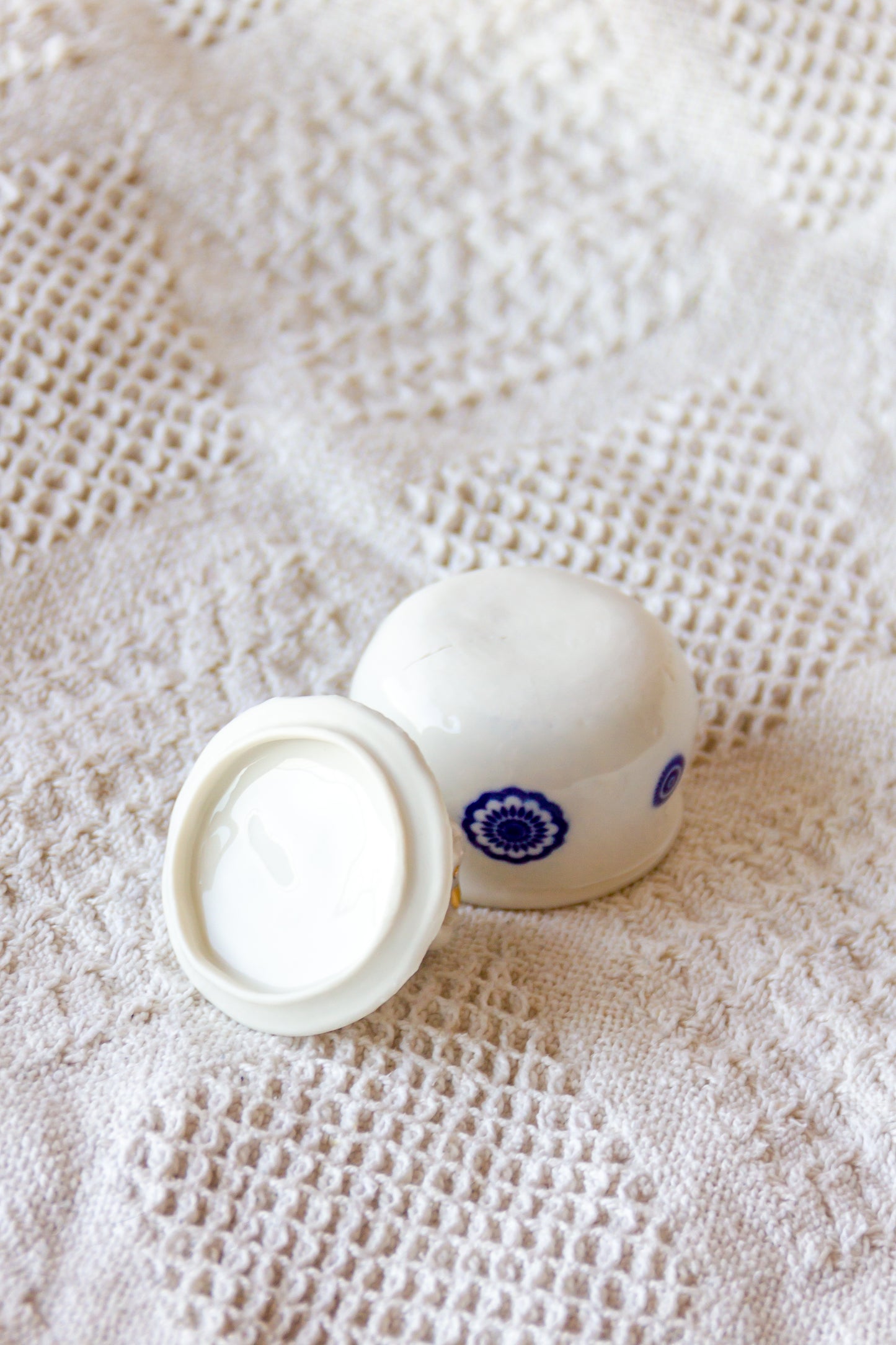 Szkatułka porcelanowa z werlingami mini