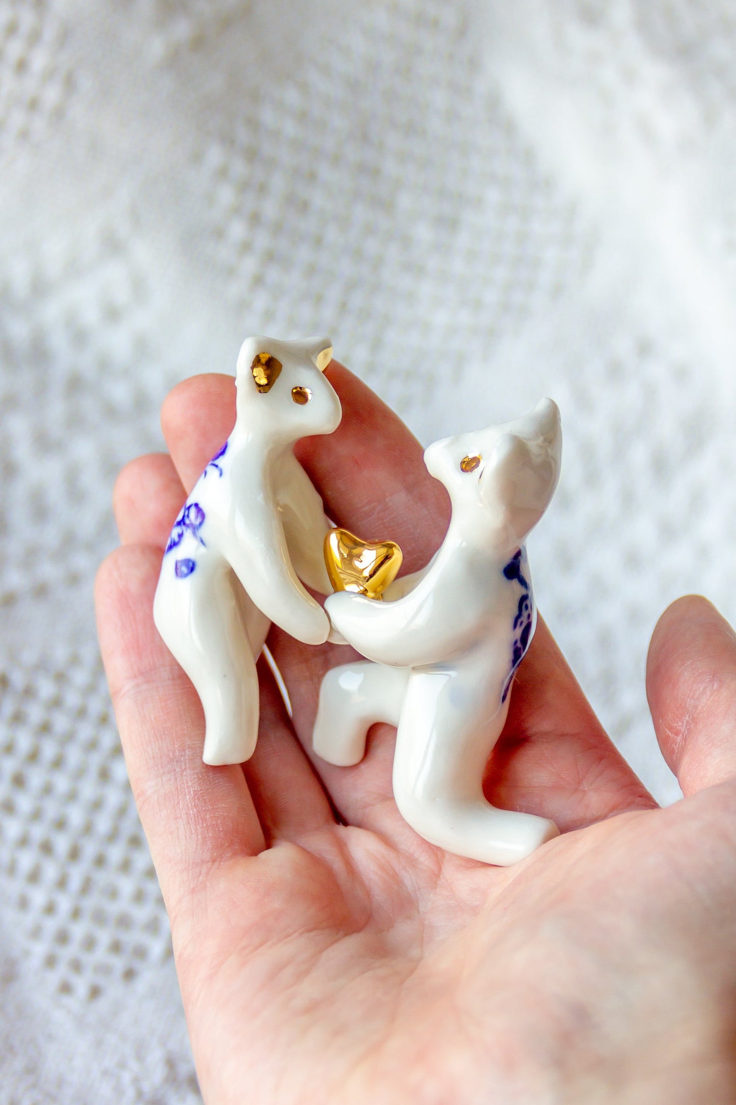 Werlingi zakochane, rzeźba porcelanowa ze złoceniem