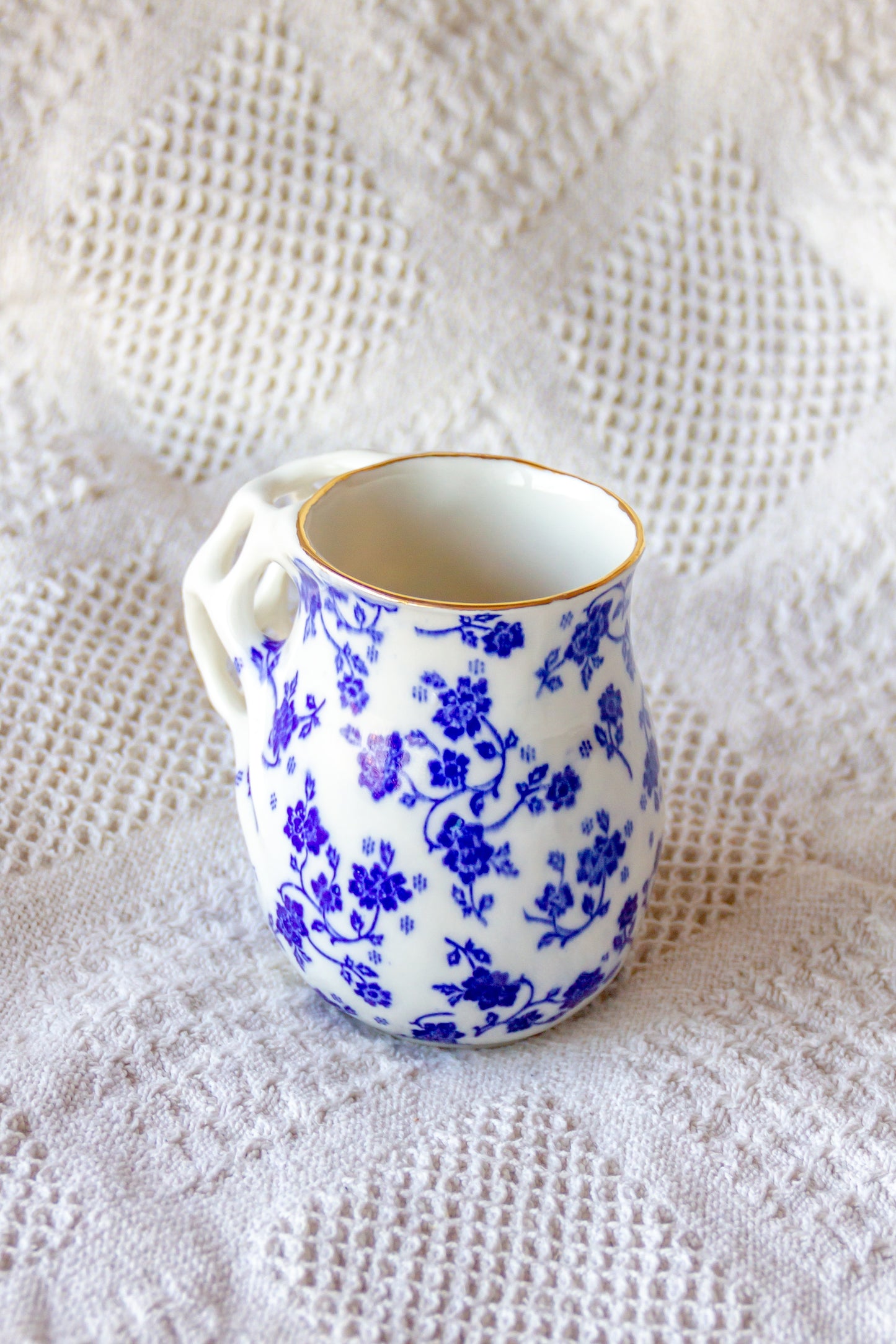 Kubek porcelanowy „Tripto” ze złoceniem