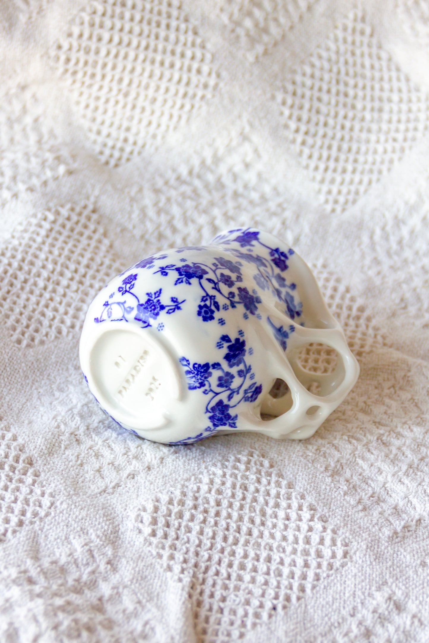 Kubek porcelanowy „Tripto” ze złoceniem