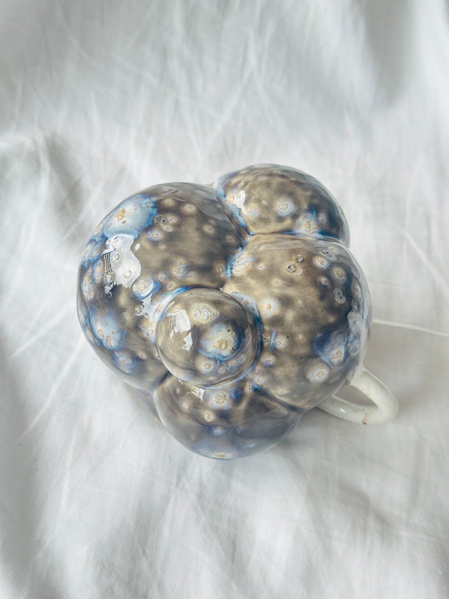 Kubek ceramiczny “Bubbles 3” szary w plamki