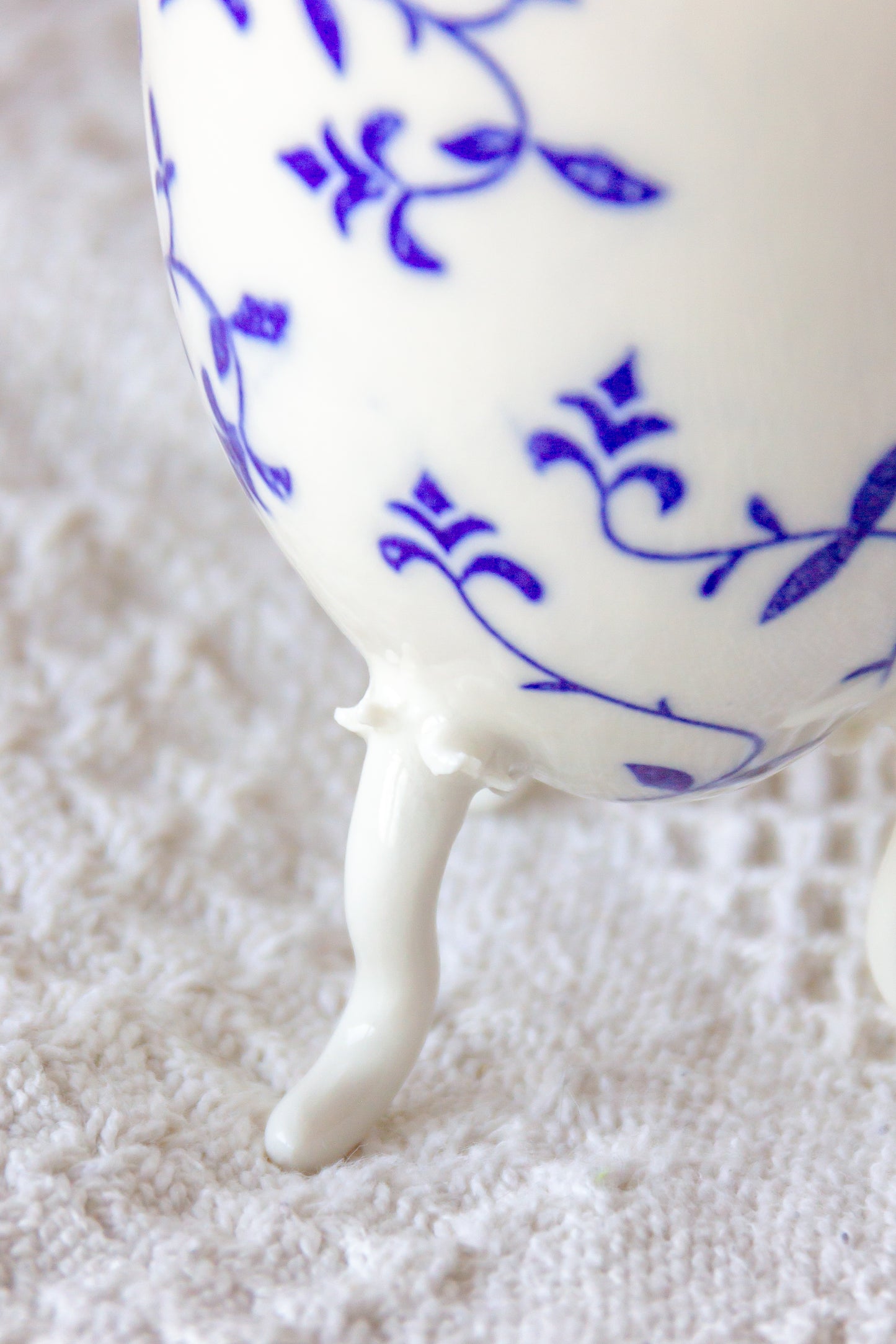 Puchar porcelanowy na nóżkach