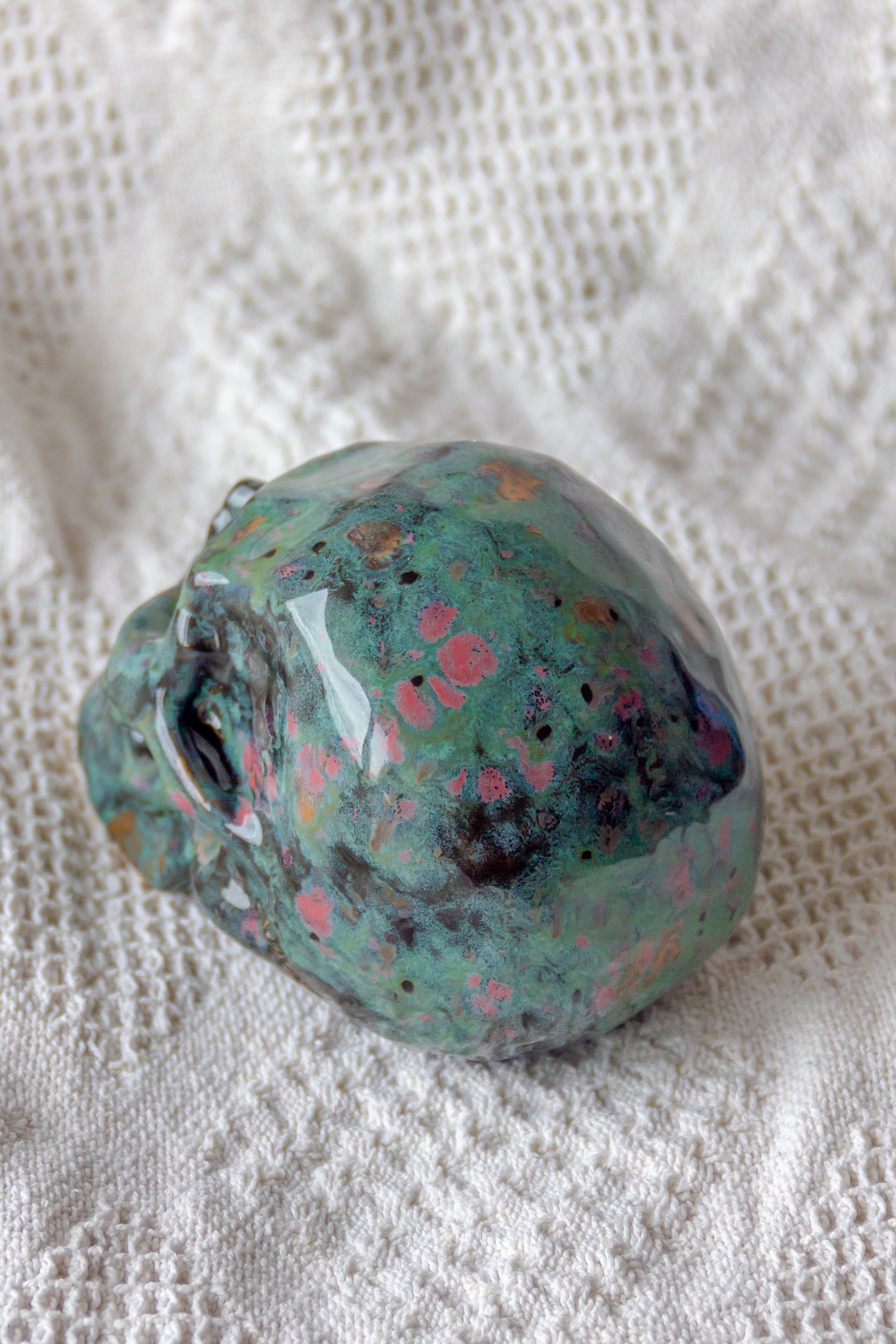 Czaszka ceramiczna zielono-czarna