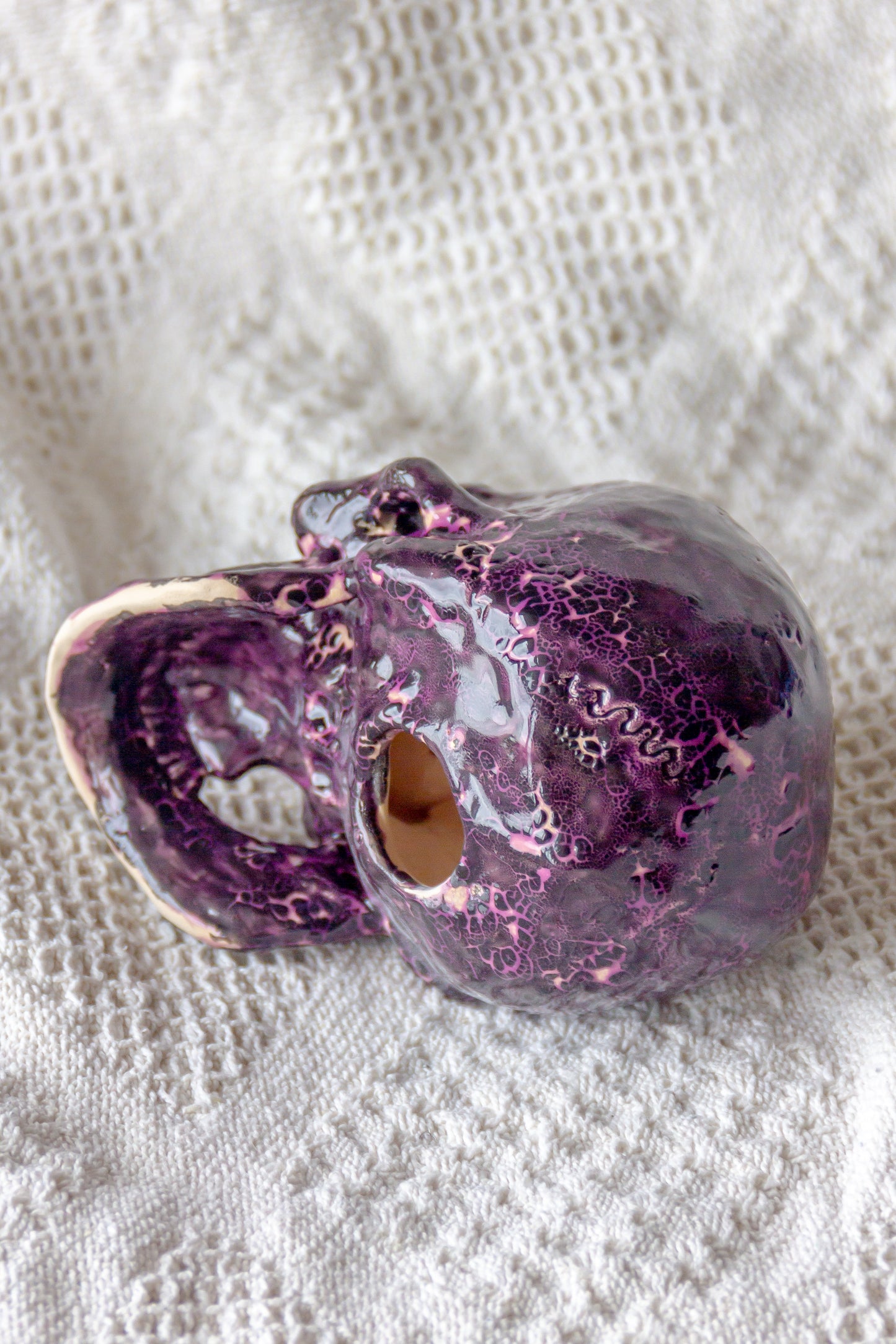 Czaszka ceramiczna fioletowo-czarna