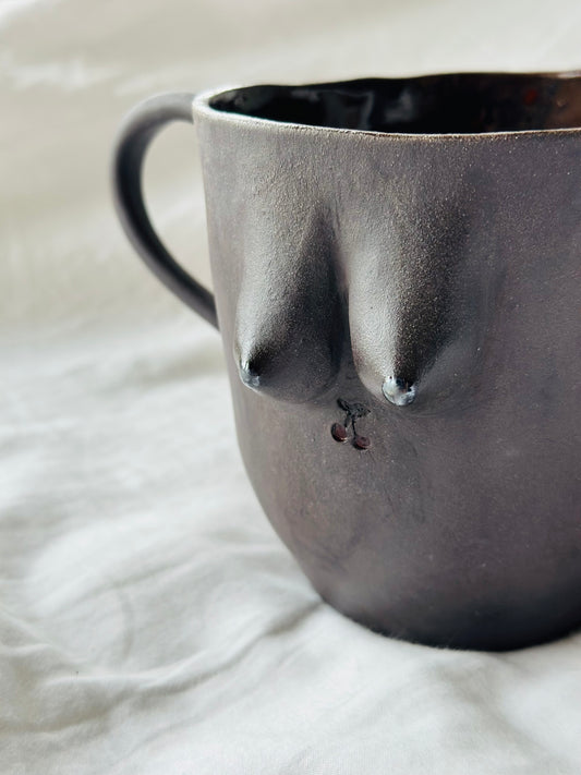 Kubek ceramiczny z cyckami