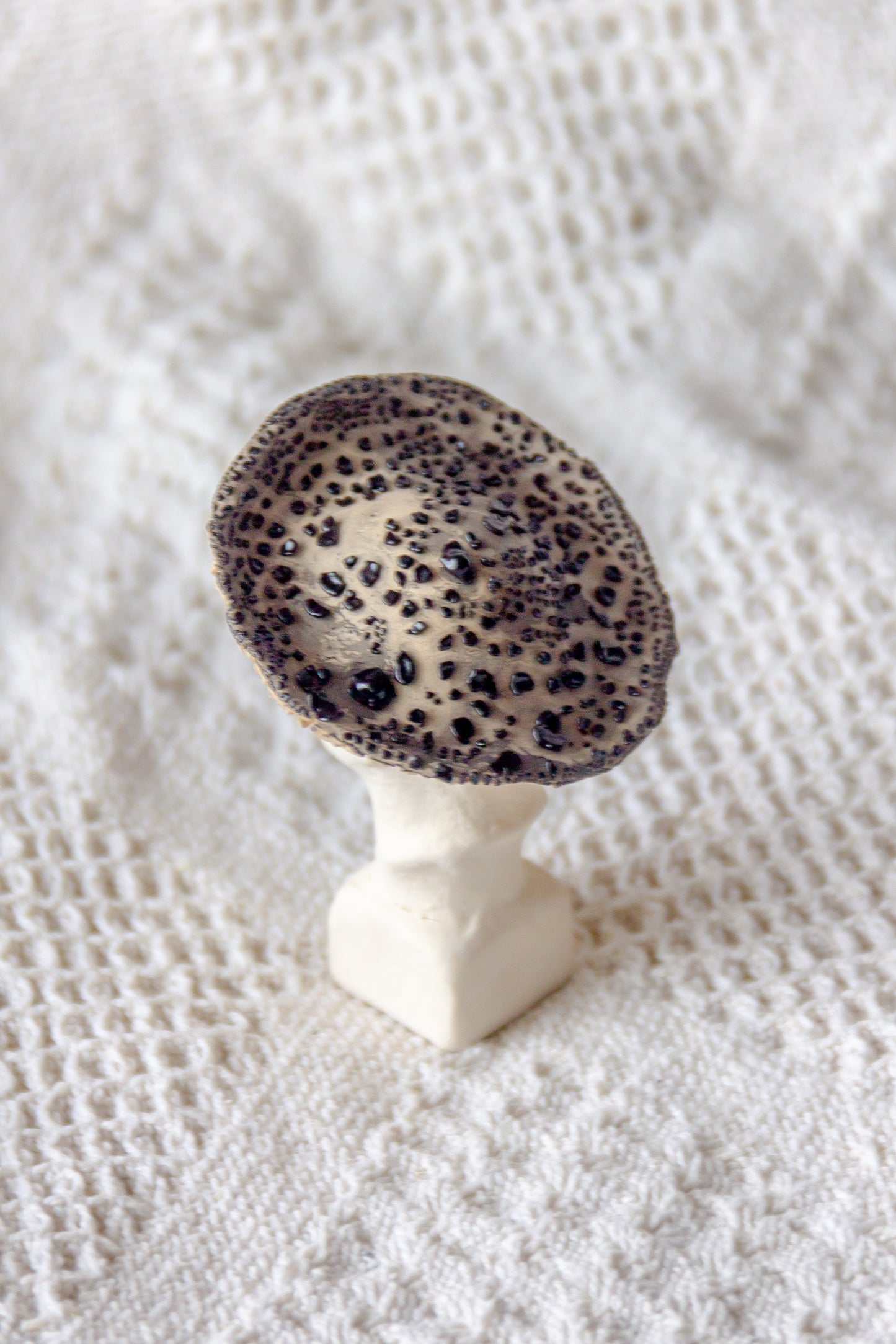 Lenin grzyb biało-czarny, rzeźba ceramiczna mini