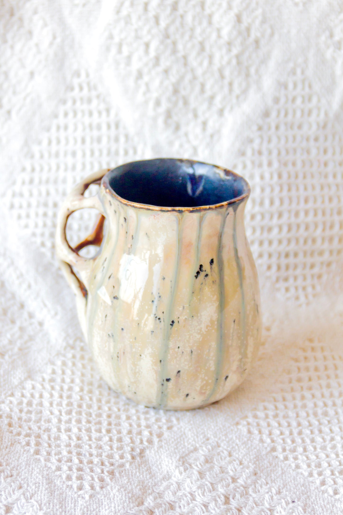 Kubek ceramiczny “Tripto” beżowo-czarny