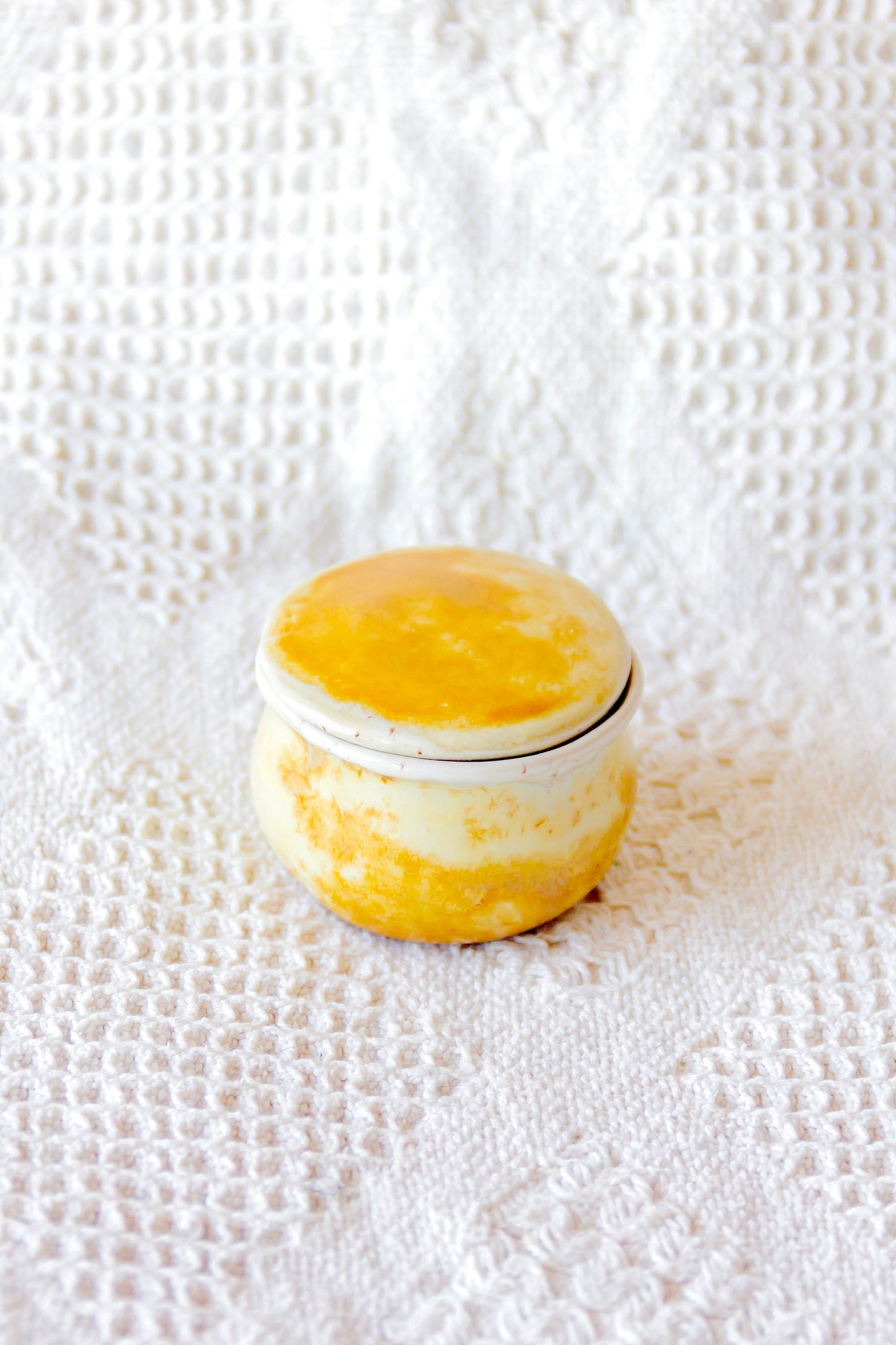 Szkatułka ceramiczna brązowo-beżowa mini