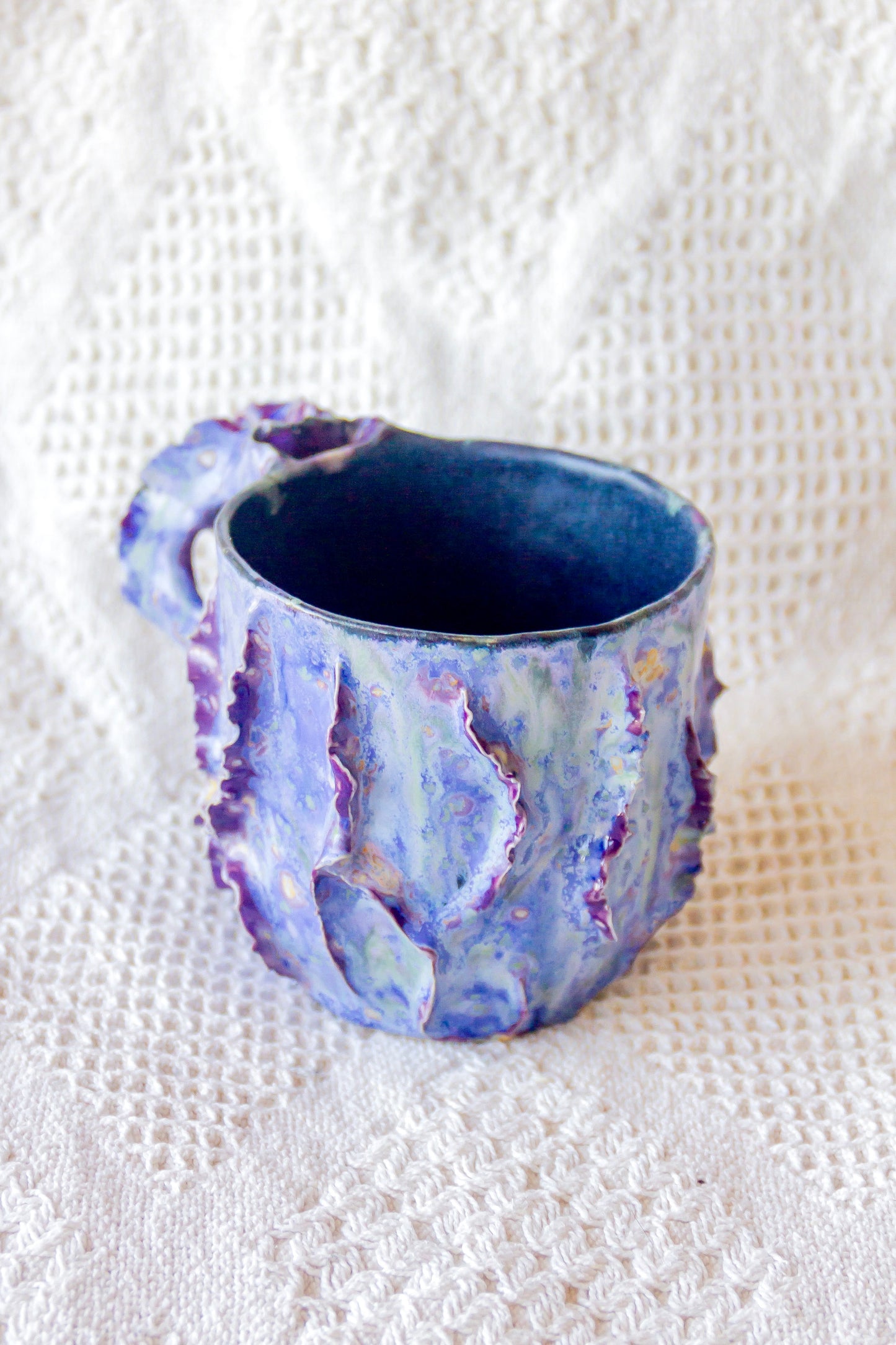 Kubek ceramiczny “Laminari” fioletowo-czarny