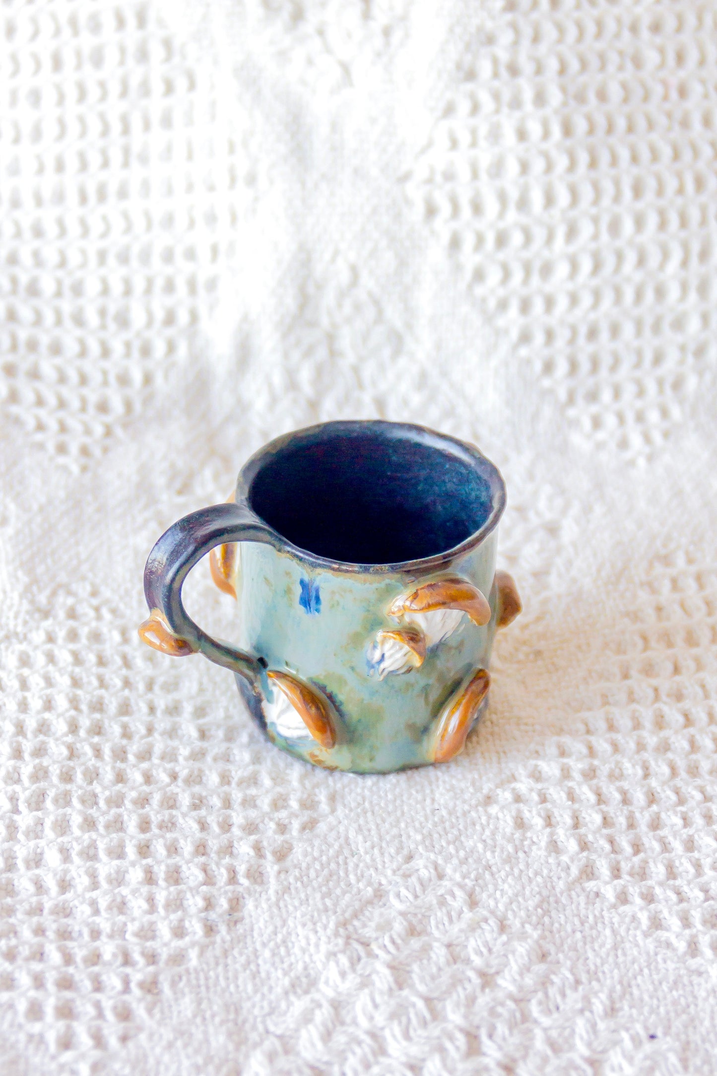 Kubek „Shrooms” do espresso ceramiczna turkusowo-czarna